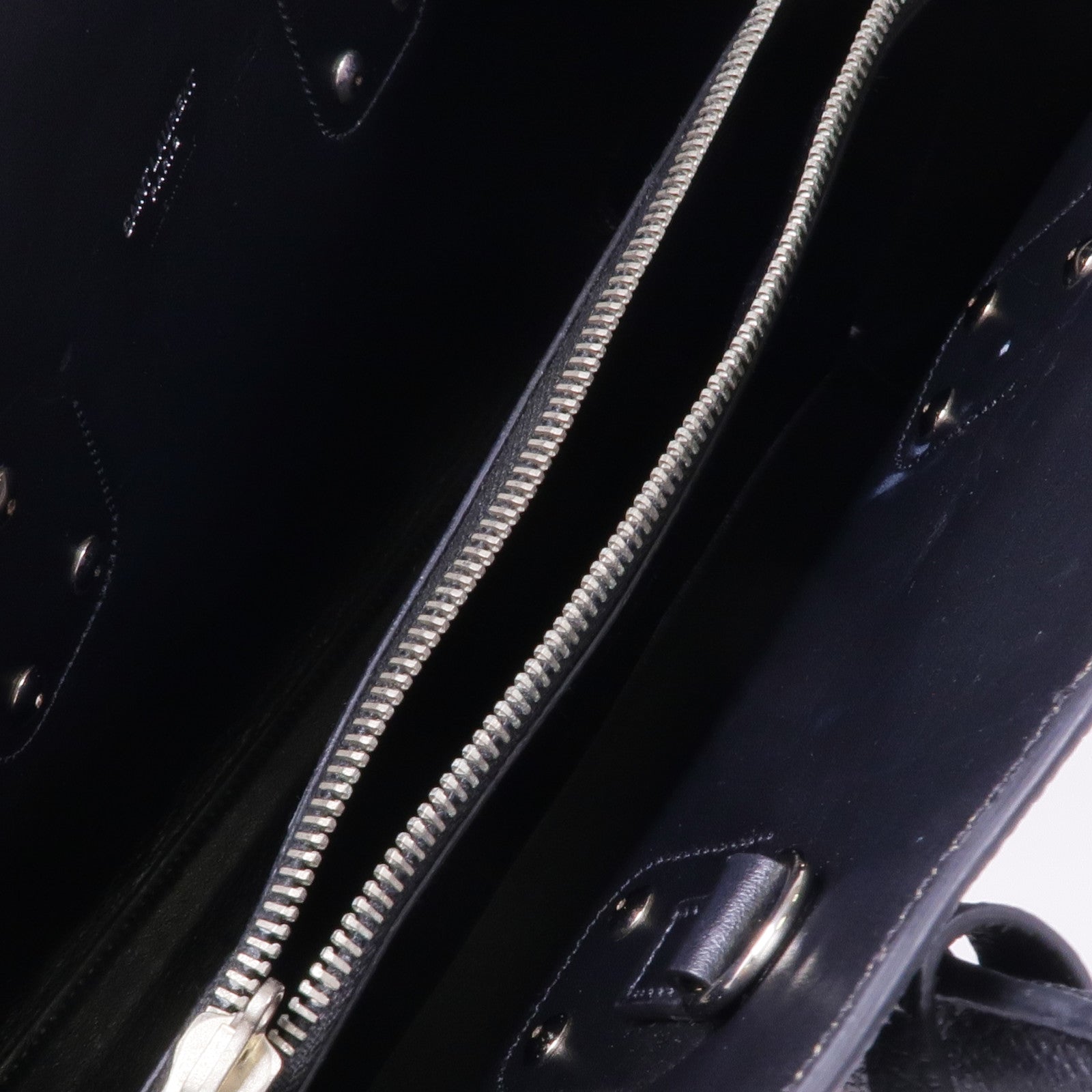 YVES SAINT LAURENT 牛皮皮革Sac De Jour銀扣手挽肩背兩用袋