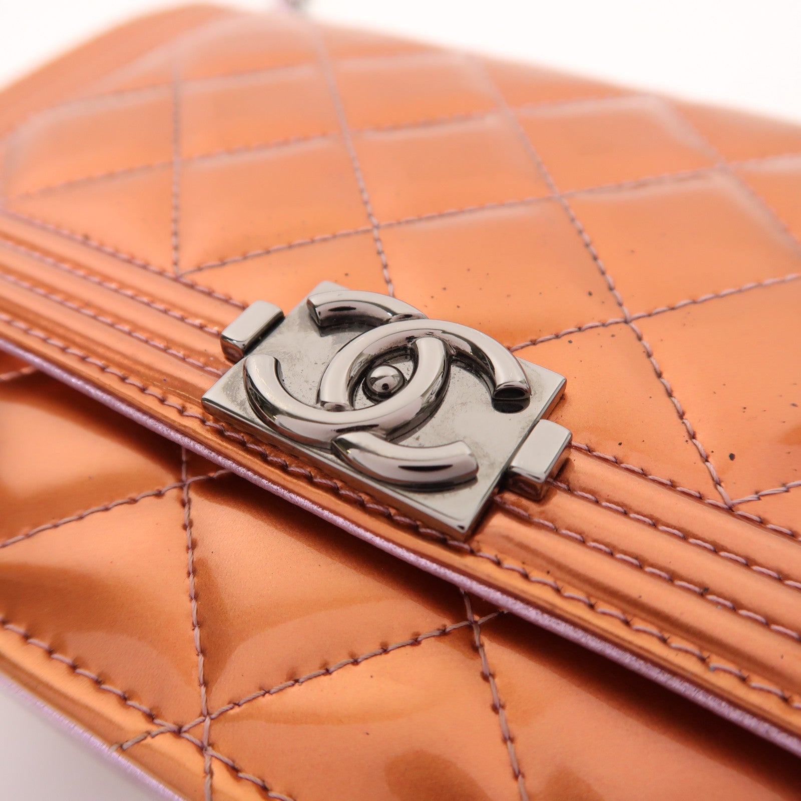 CHANEL 漆皮皮革Boy Chanel鏈帶肩背袋