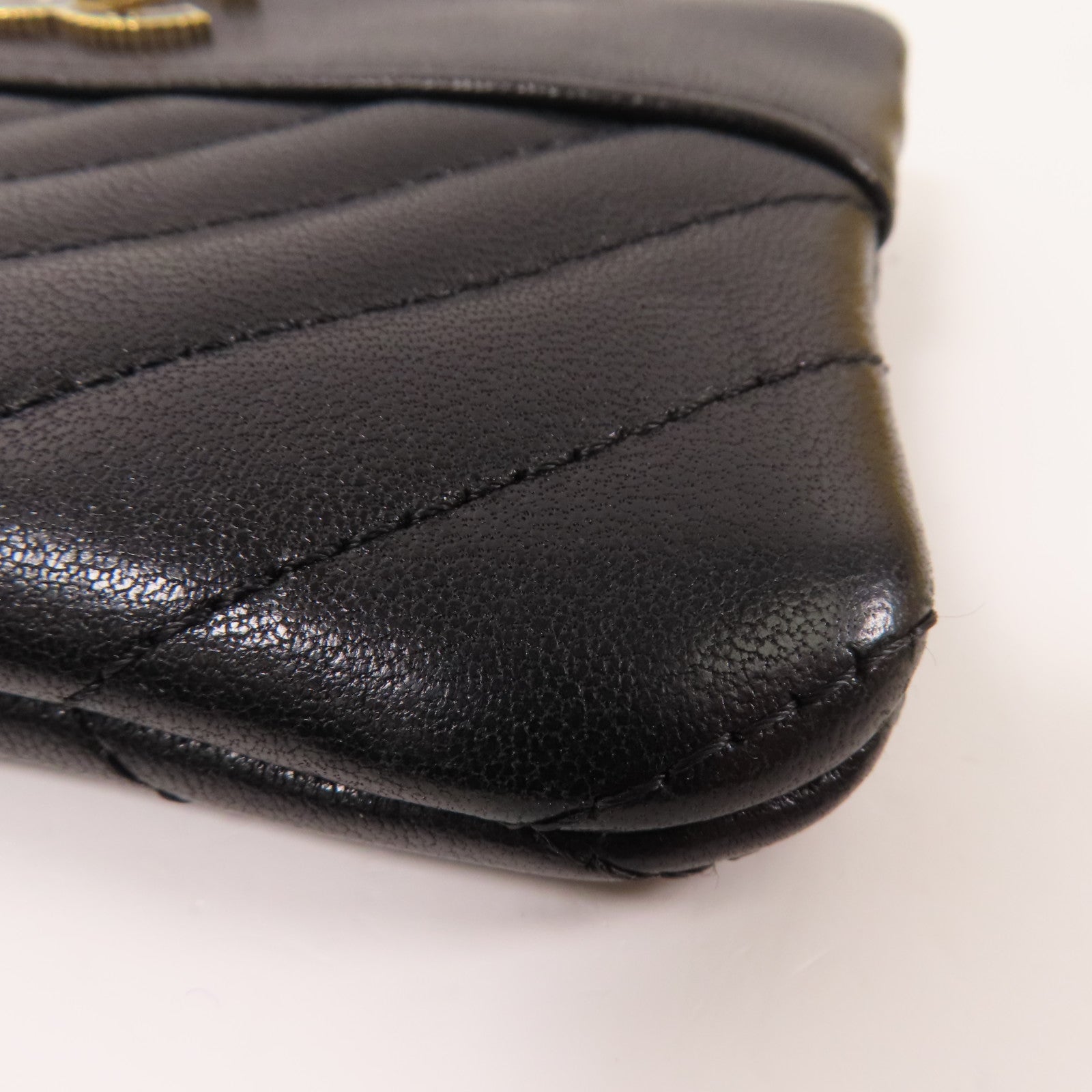 CHANEL 牛皮皮革Mini Pouch金扣手拿包