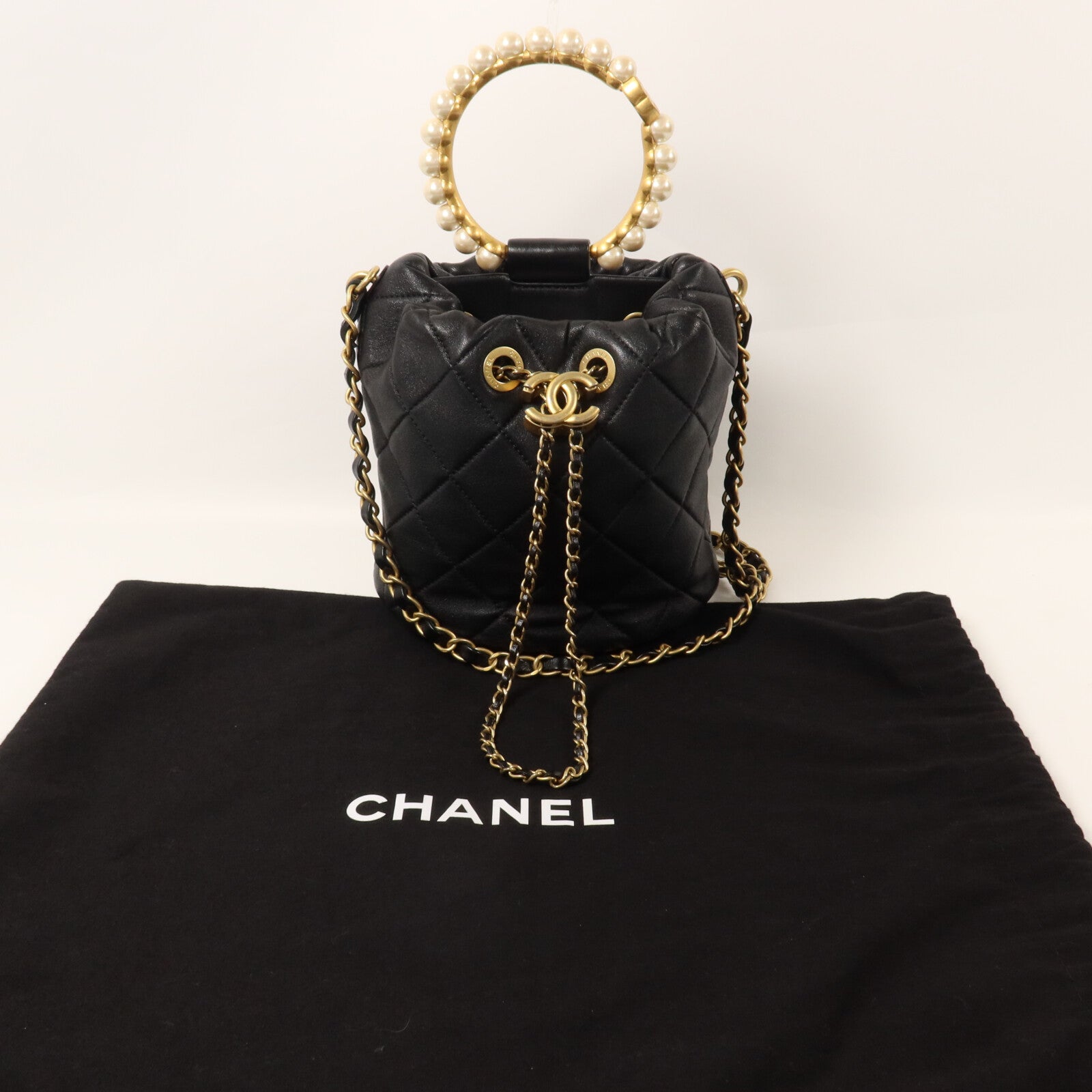 CHANEL 羊皮皮革Bucket Bag With Pearl Handle鏈帶手挽肩背兩用袋