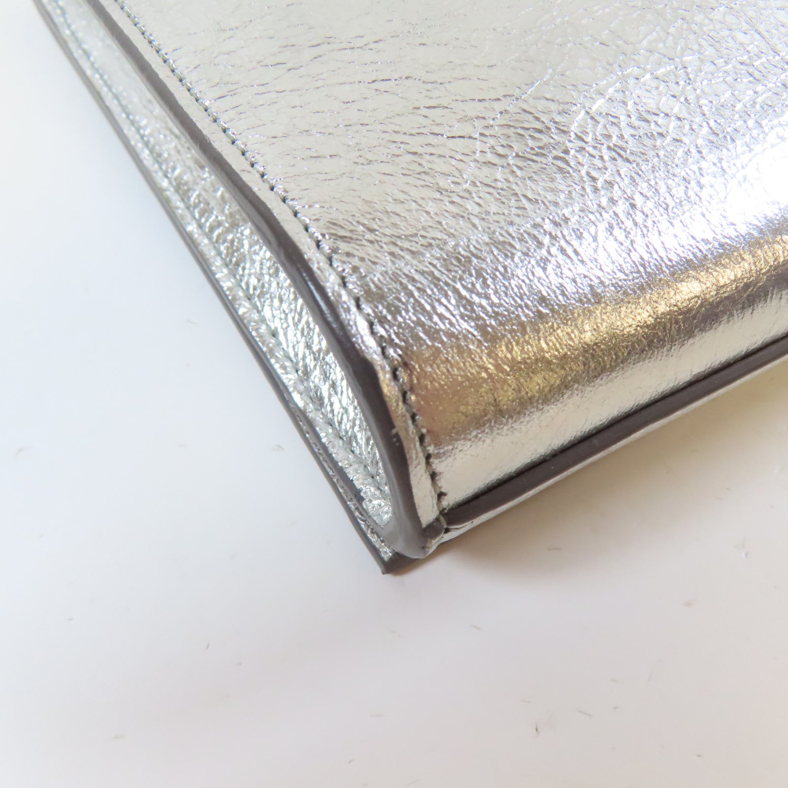 YVES SAINT LAURENT 牛皮皮革Clutch Bag銀扣手拿包銀色