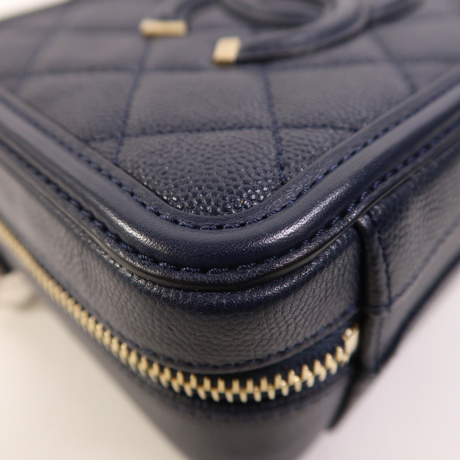 CHANEL 牛皮皮革Vanity Case金扣鏈帶手挽肩背兩用袋