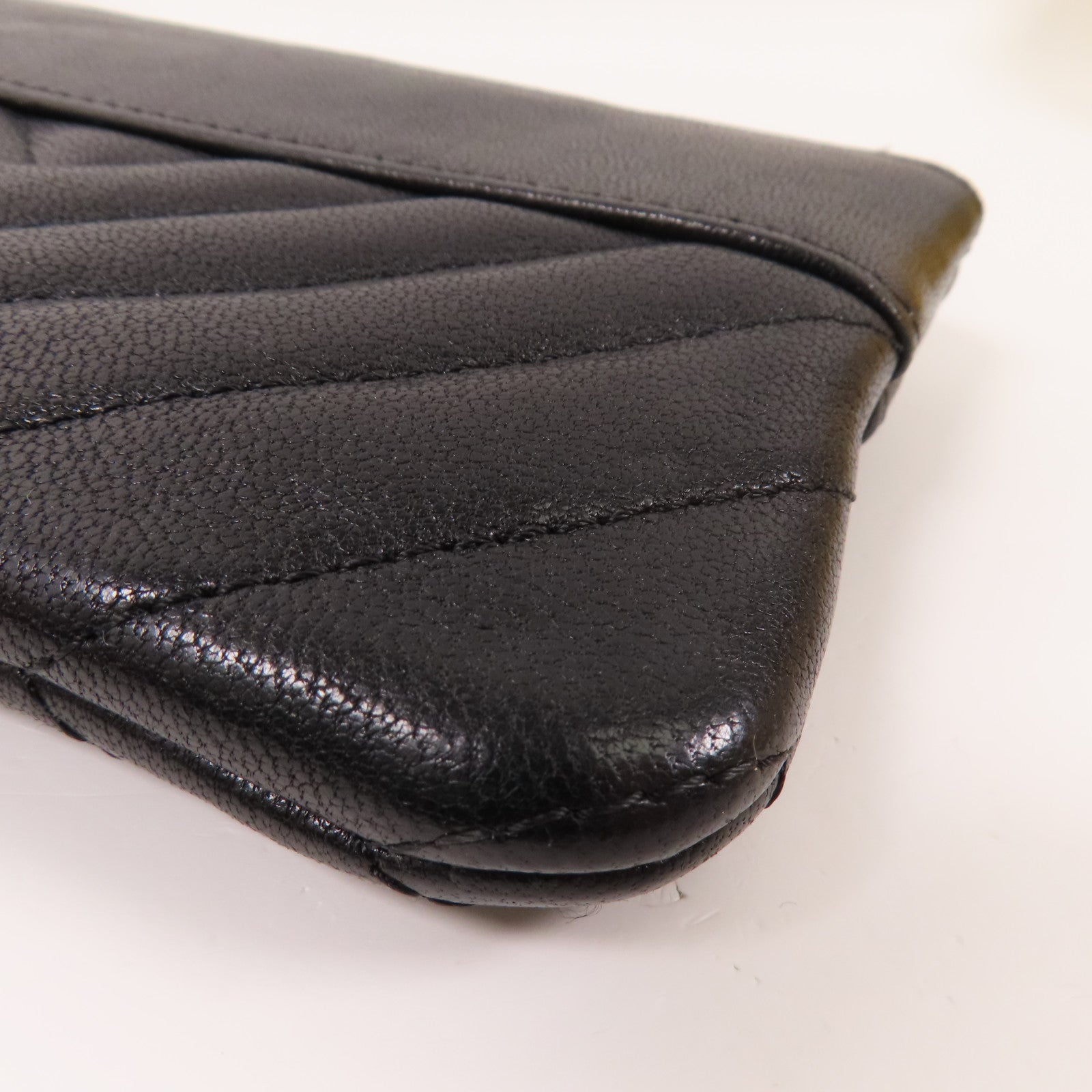 CHANEL 牛皮皮革Mini Pouch金扣手拿包