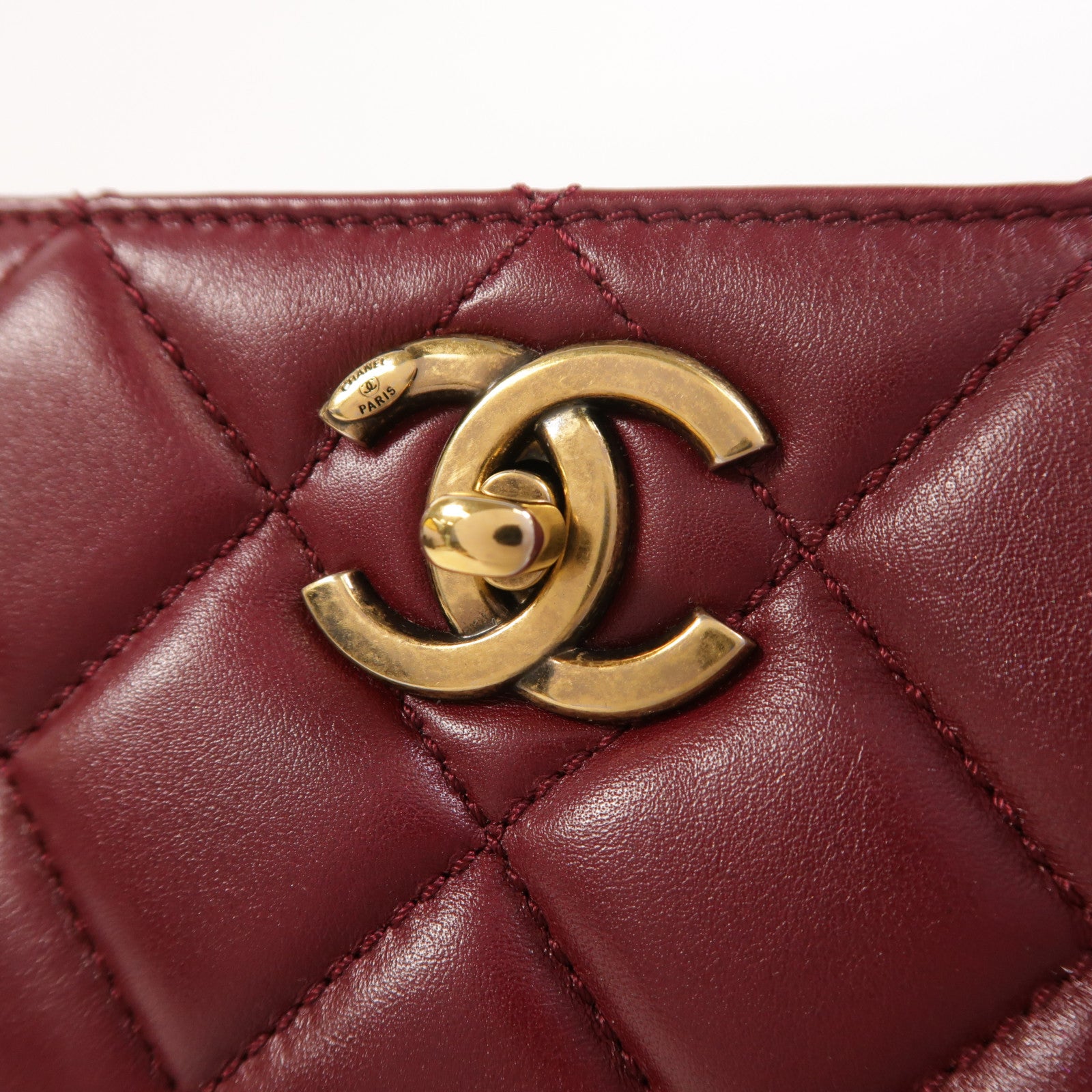 CHANEL 牛皮皮革Chain Shoulder金扣鏈帶肩背袋