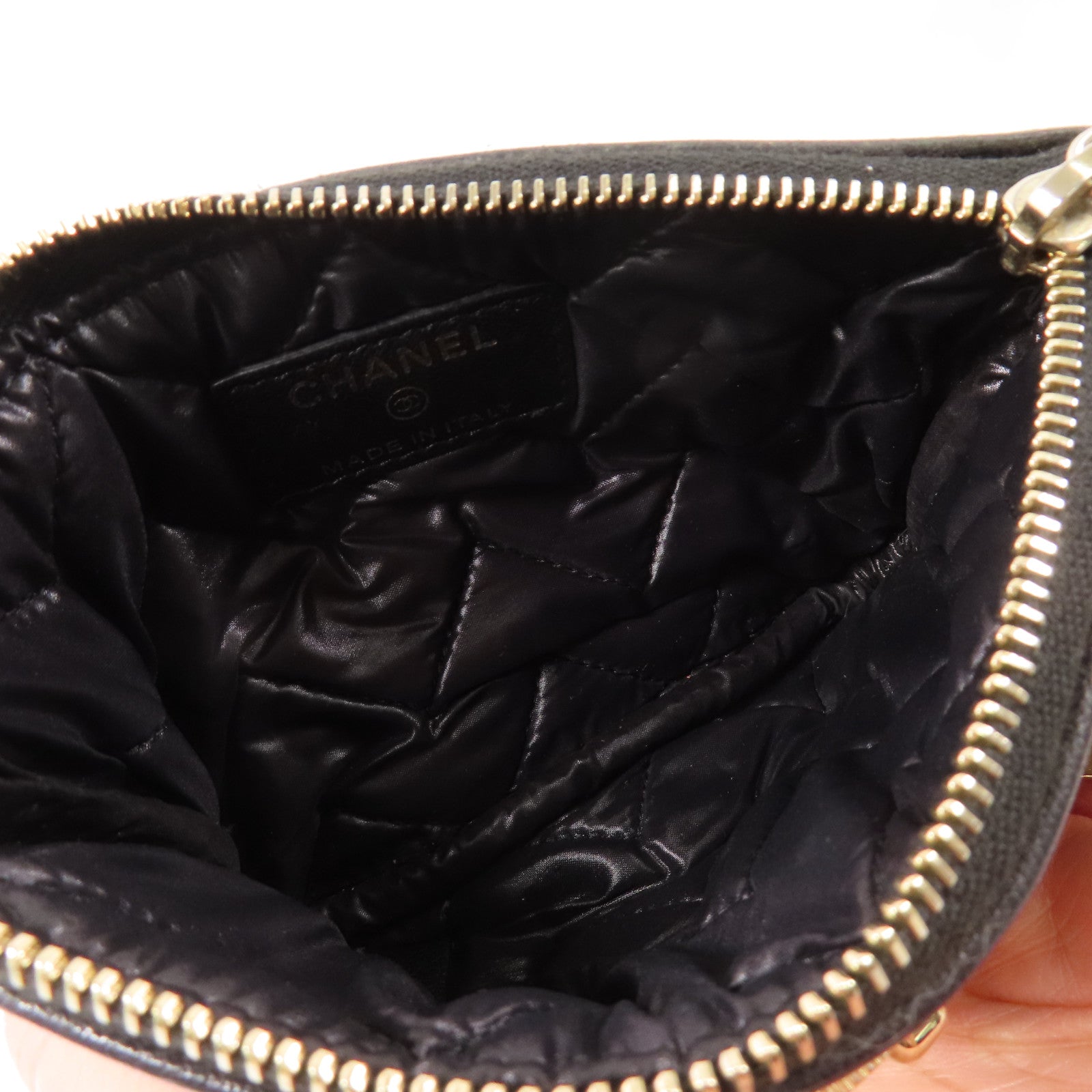 CHANEL 牛皮皮革Mini Pouch金扣手拿包