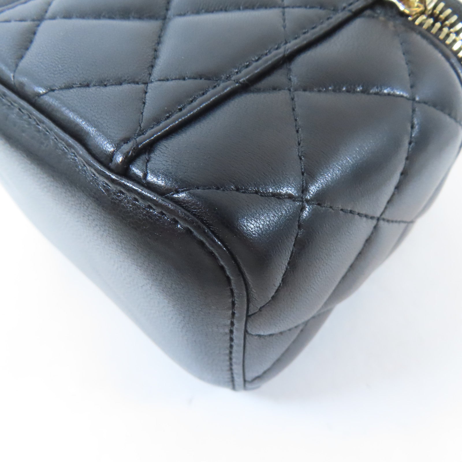 CHANEL 【激減優惠】菱格羊皮皮革Vanity Case金扣鏈帶肩背袋黑色