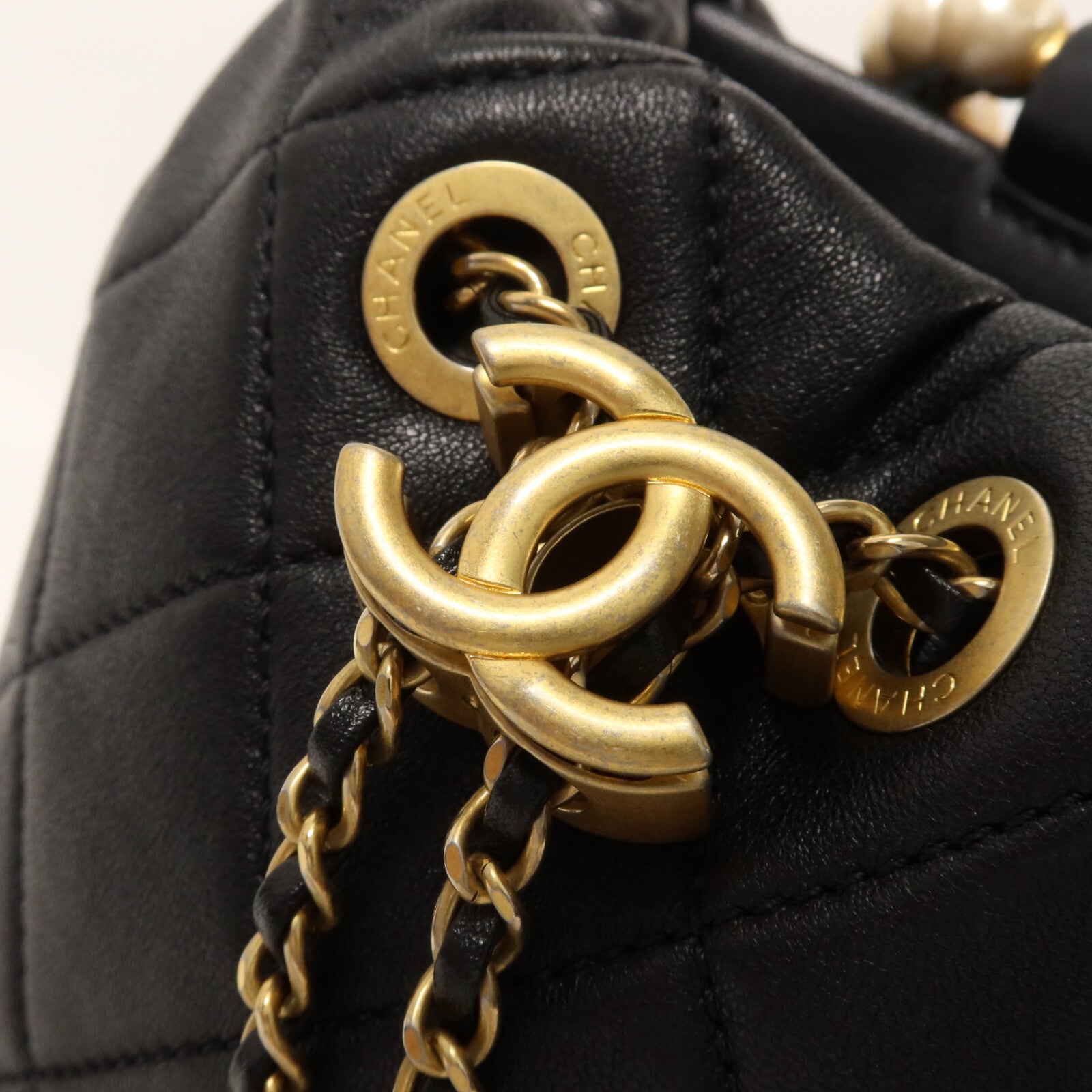 CHANEL 羊皮皮革Bucket Bag With Pearl Handle鏈帶手挽肩背兩用袋