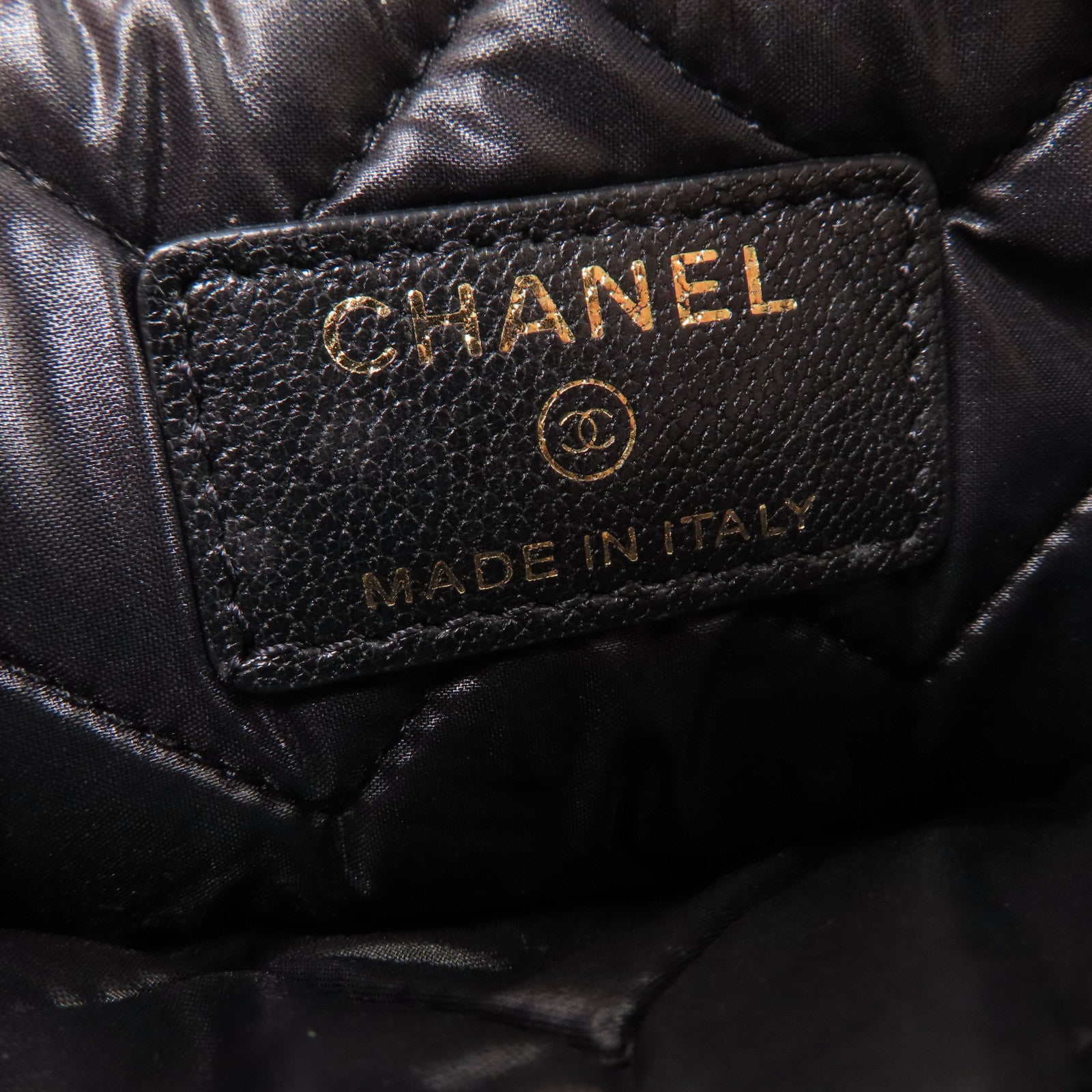 CHANEL 牛皮皮革Mini Pouch金扣手拿包