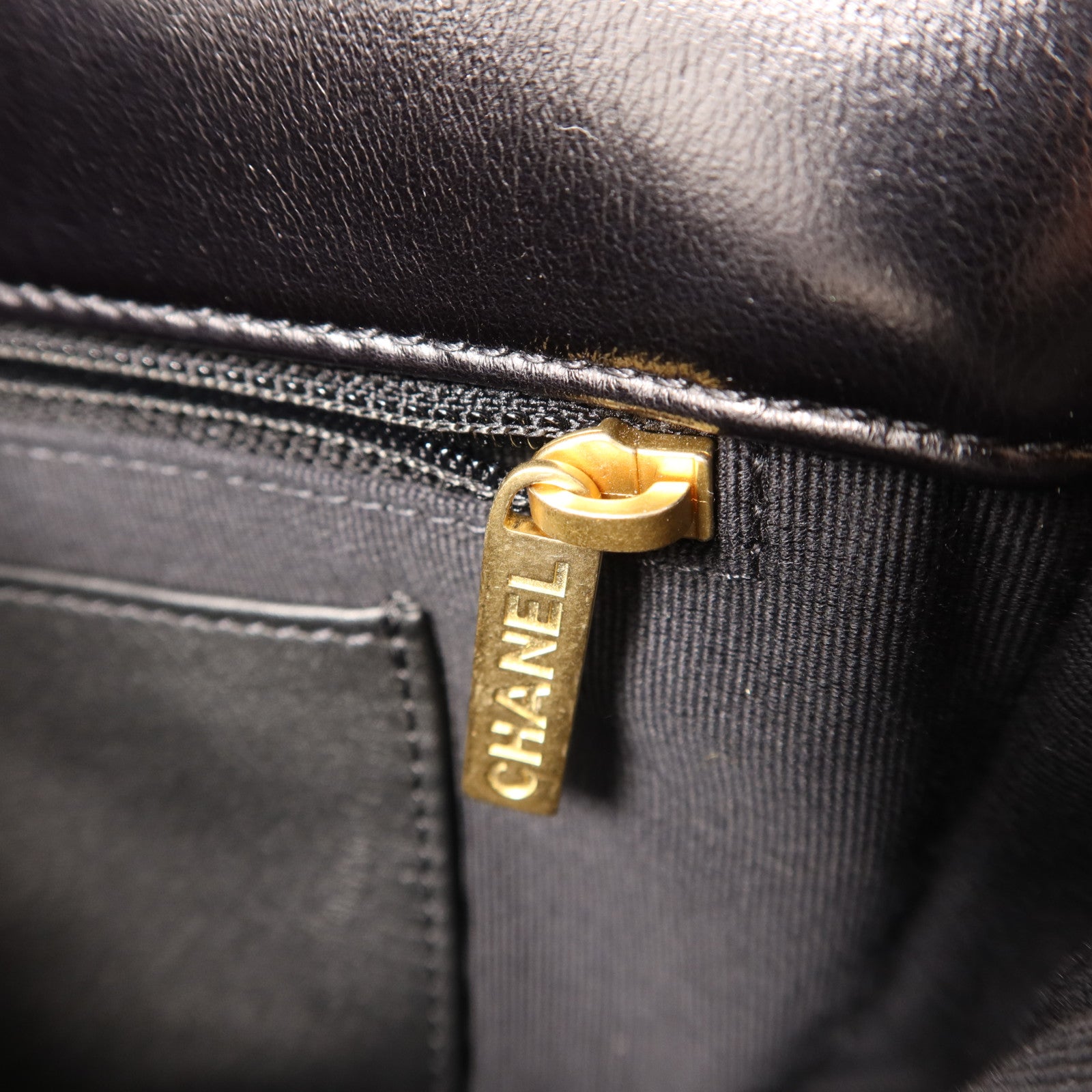 CHANEL 牛皮皮革Chain Shoulder金扣鏈帶肩背袋