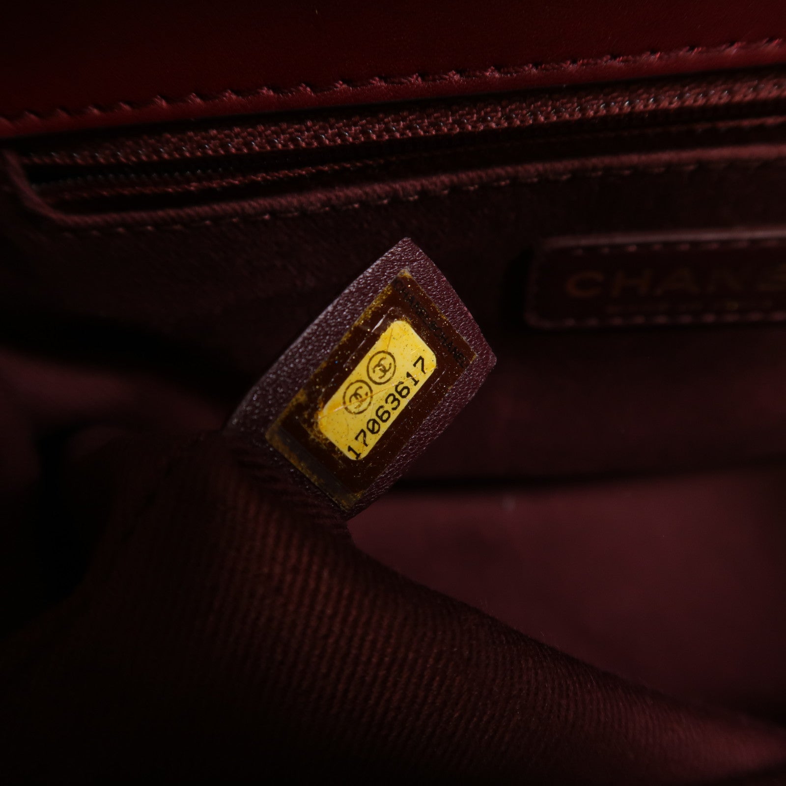 CHANEL 牛皮皮革Chain Shoulder金扣鏈帶肩背袋