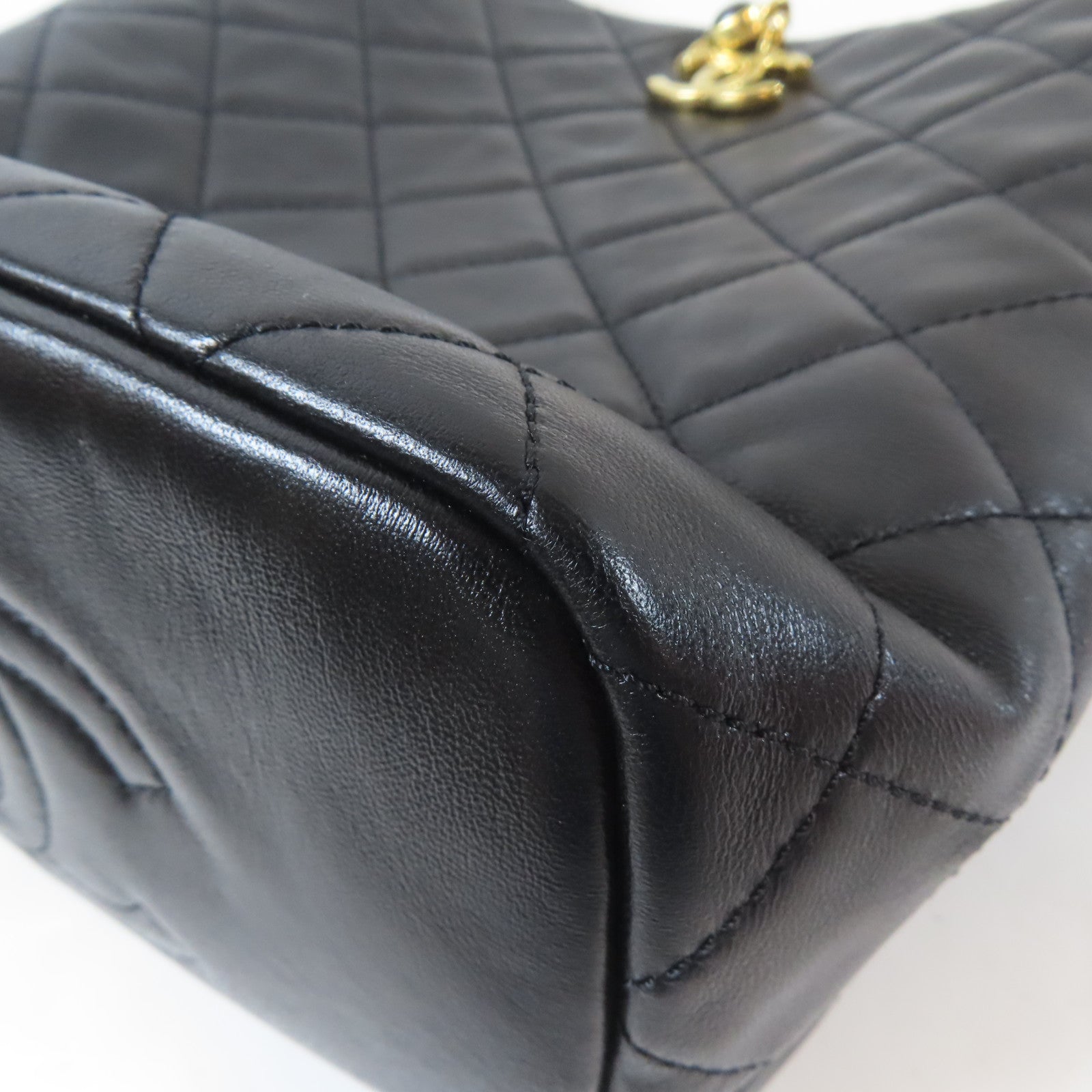 CHANEL 【激減優惠】菱格羊皮皮革Bucket Bag金扣鏈帶肩背袋黑色