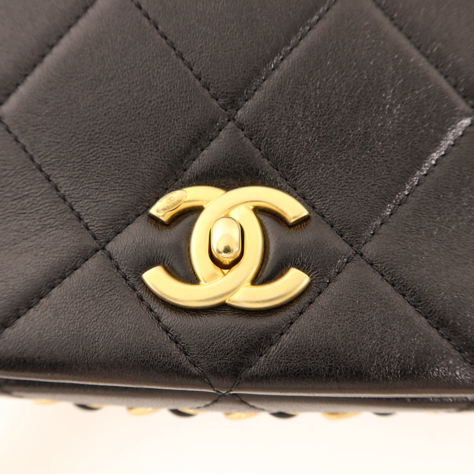 CHANEL 牛皮皮革Chain Shoulder金扣鏈帶肩背袋