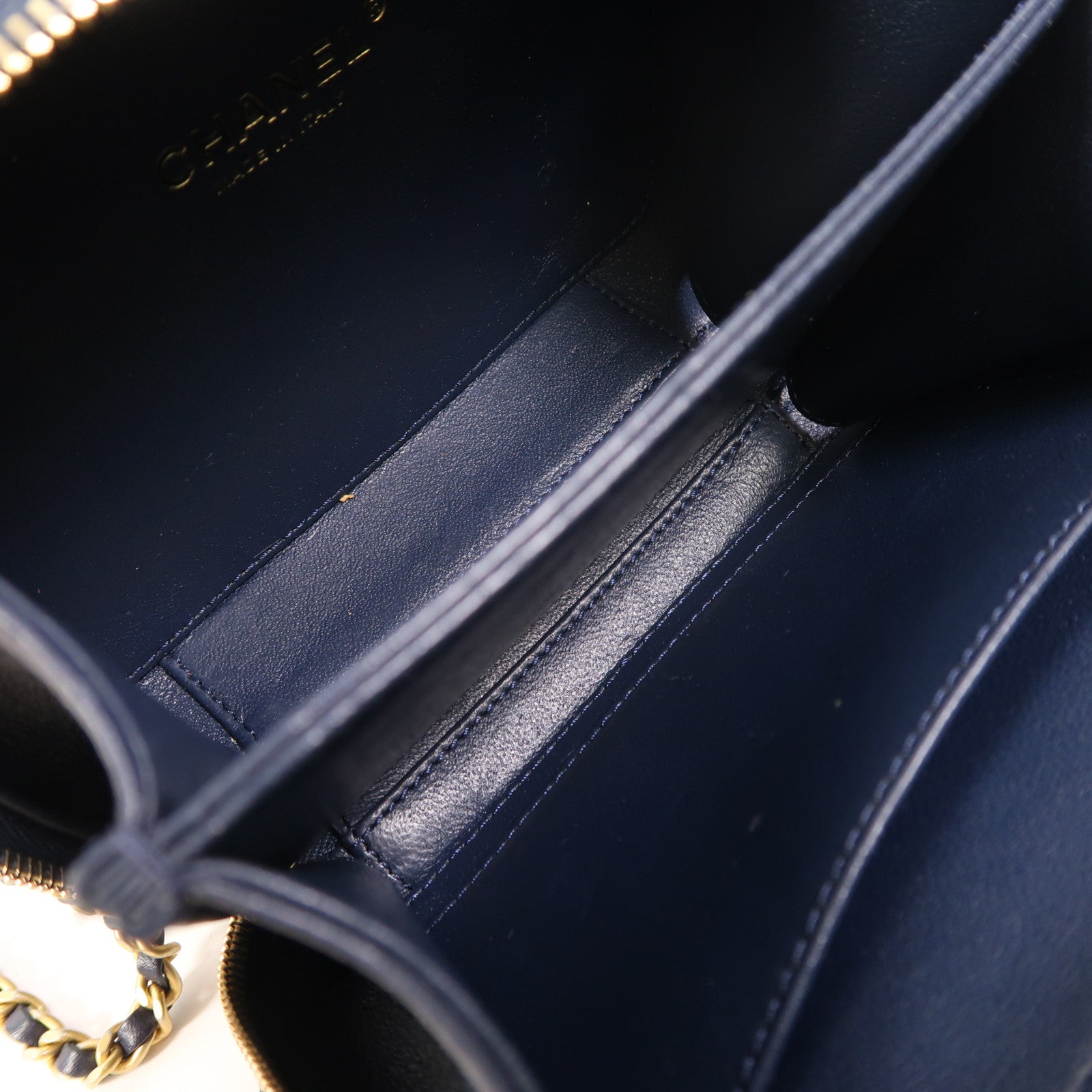 CHANEL 牛皮皮革Vanity Case金扣鏈帶手挽肩背兩用袋