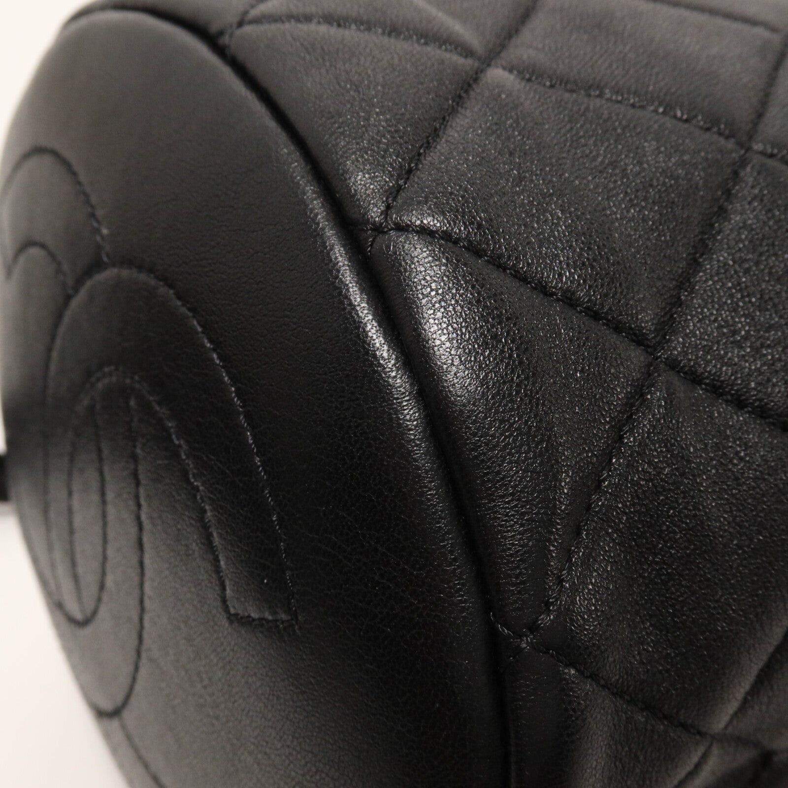 CHANEL 羊皮皮革Bucket Bag With Pearl Handle鏈帶手挽肩背兩用袋