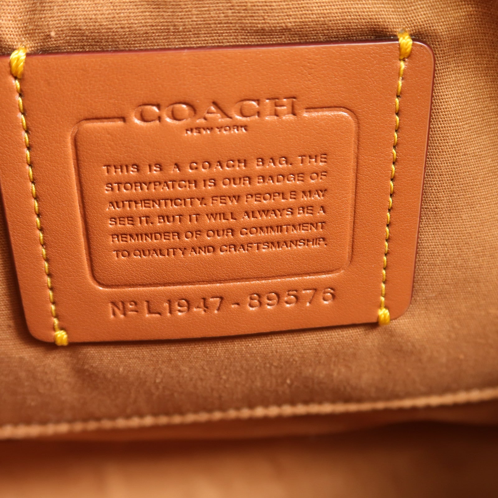 COACH 塗層帆布Lora Carryall銀扣肩背袋