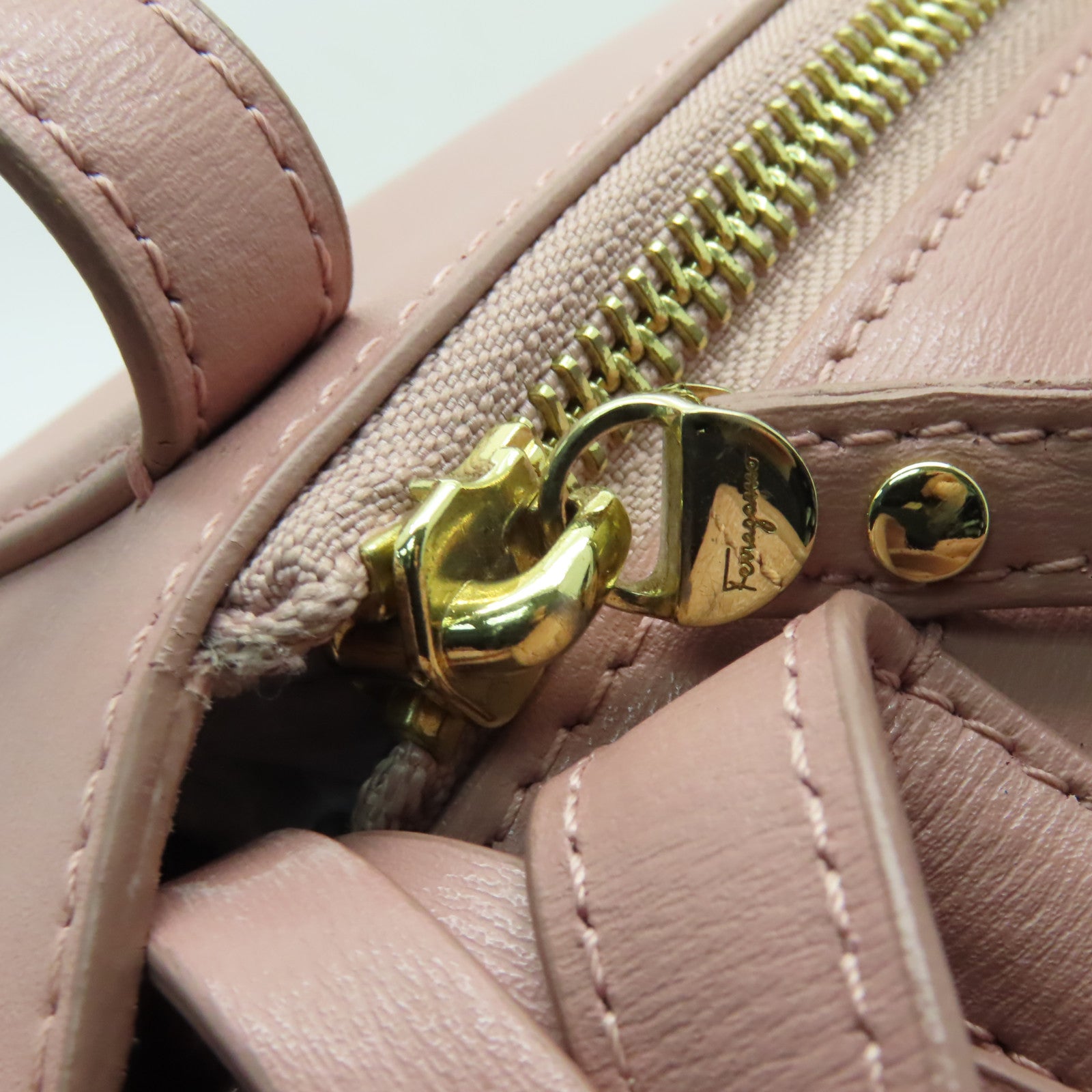Salvatore Ferragamo 牛皮皮革Shoulder Tote金扣肩背袋粉紅色