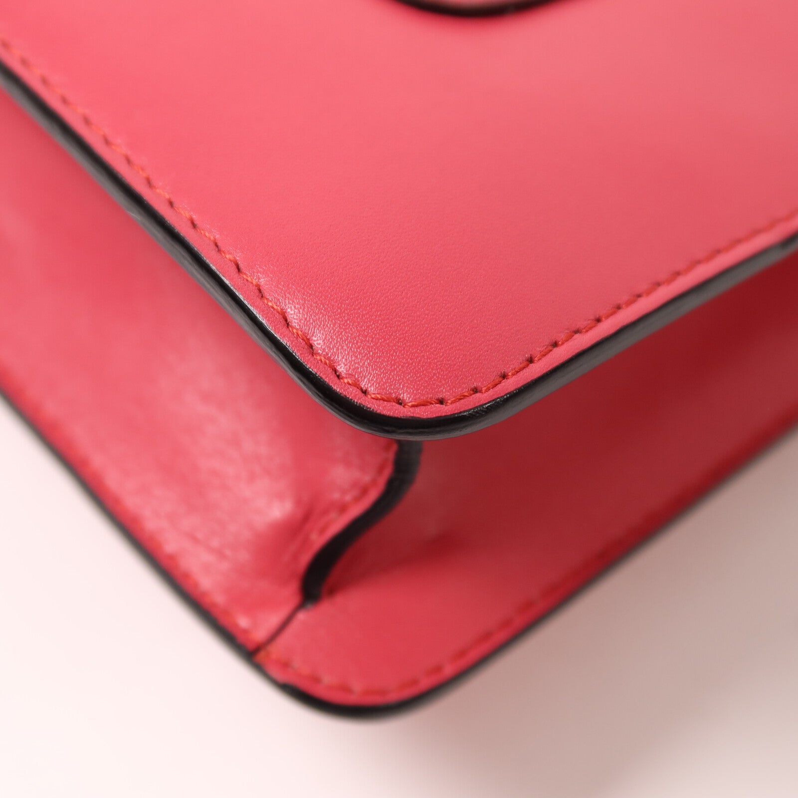 BVLGARI 牛皮皮革Shoulder Bag鏈帶肩背袋