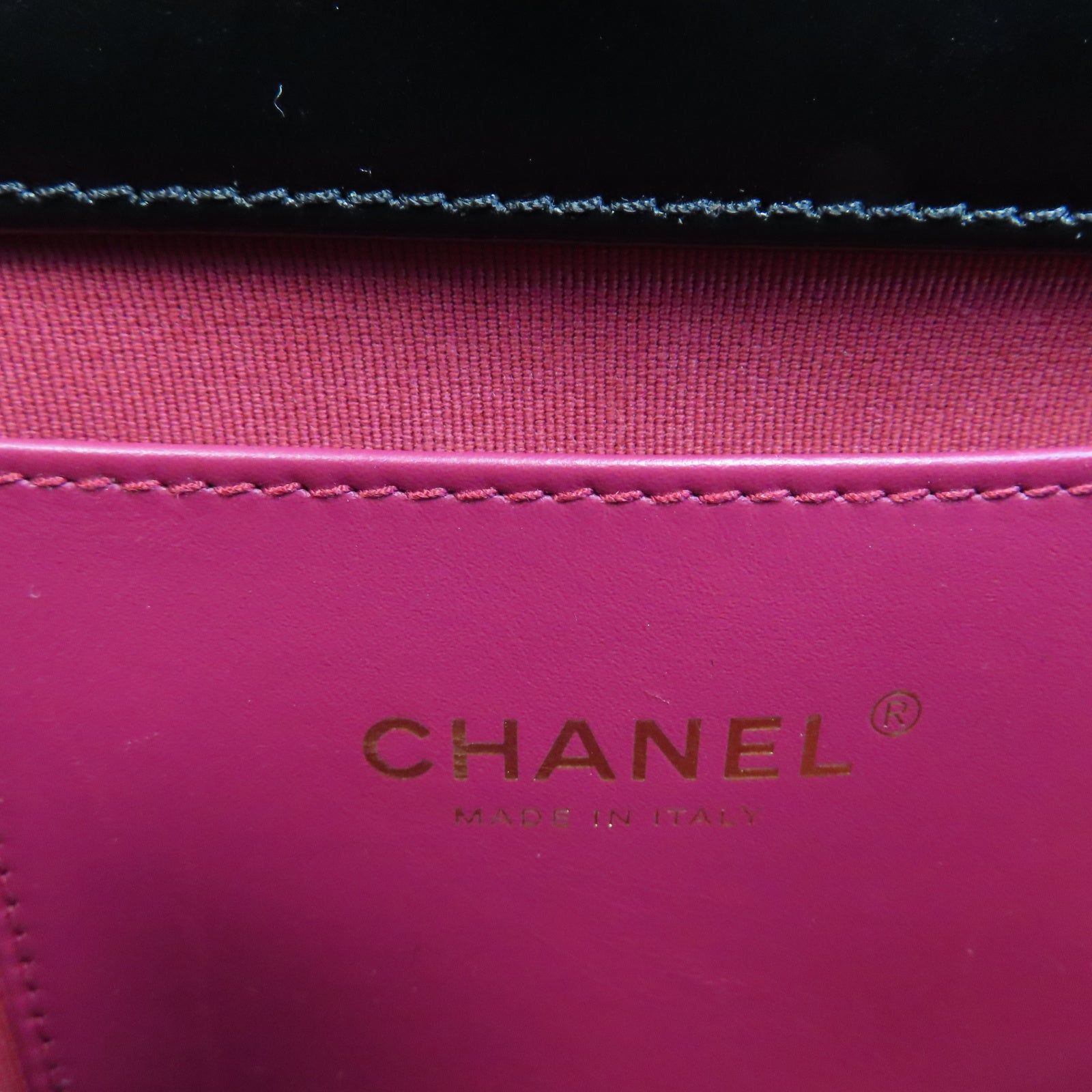 CHANEL 【激減優惠】菱格漆皮皮革Mini Messenger Bag金扣肩背袋黑色
