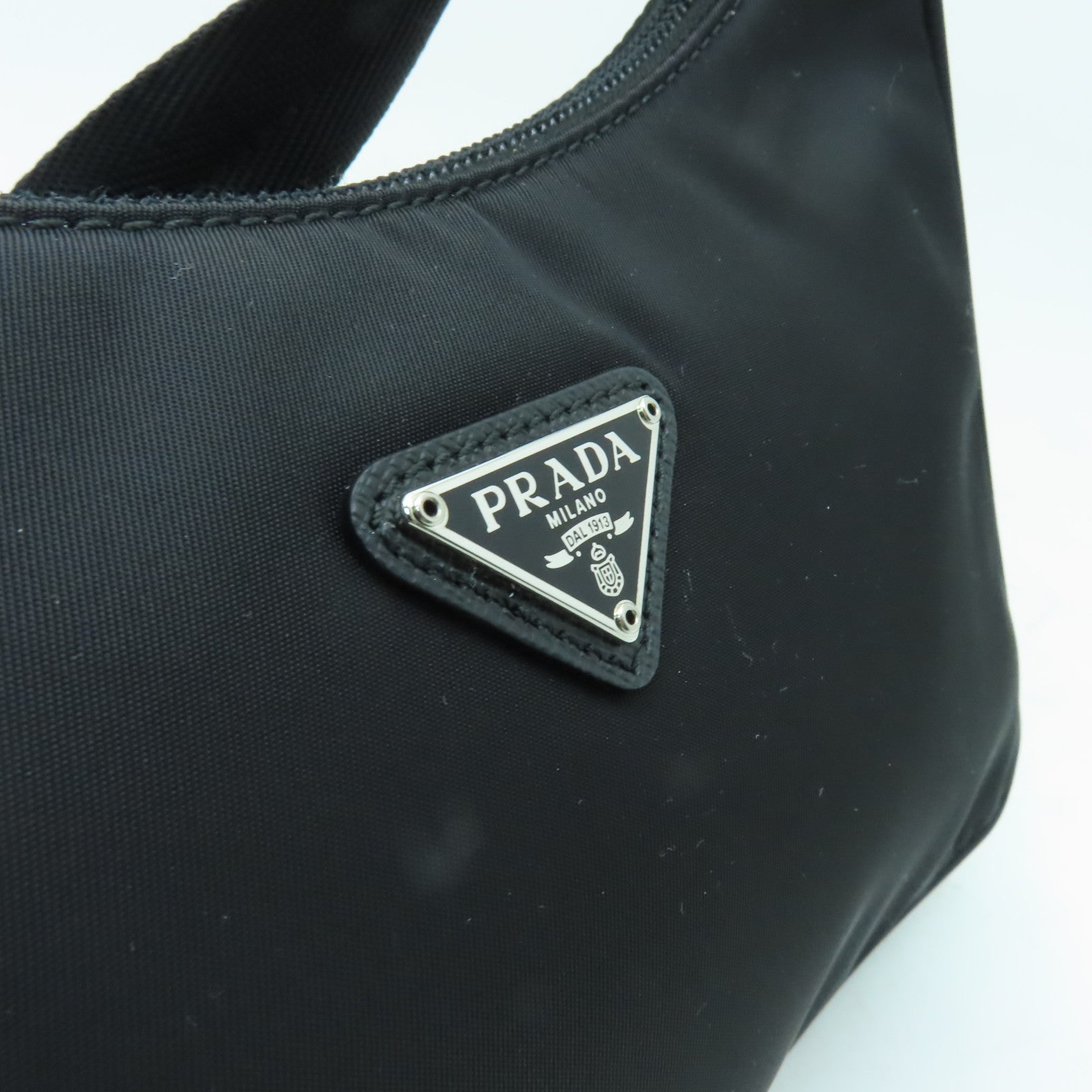 PRADA 尼龍Re-Edition銀扣手挽袋黒色