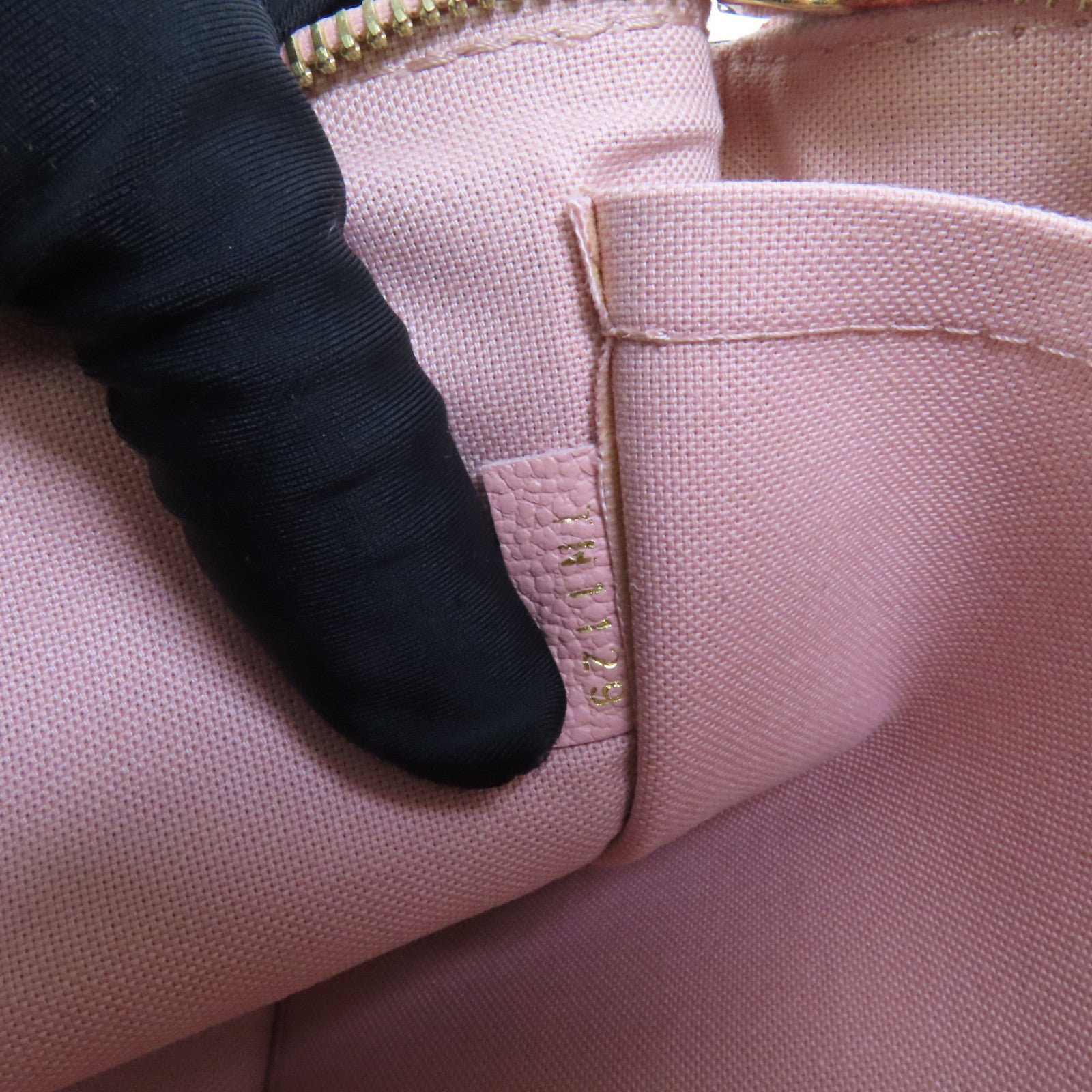 LOUIS VUITTON Monogram Empreinte Daily Pouch金扣手拿包