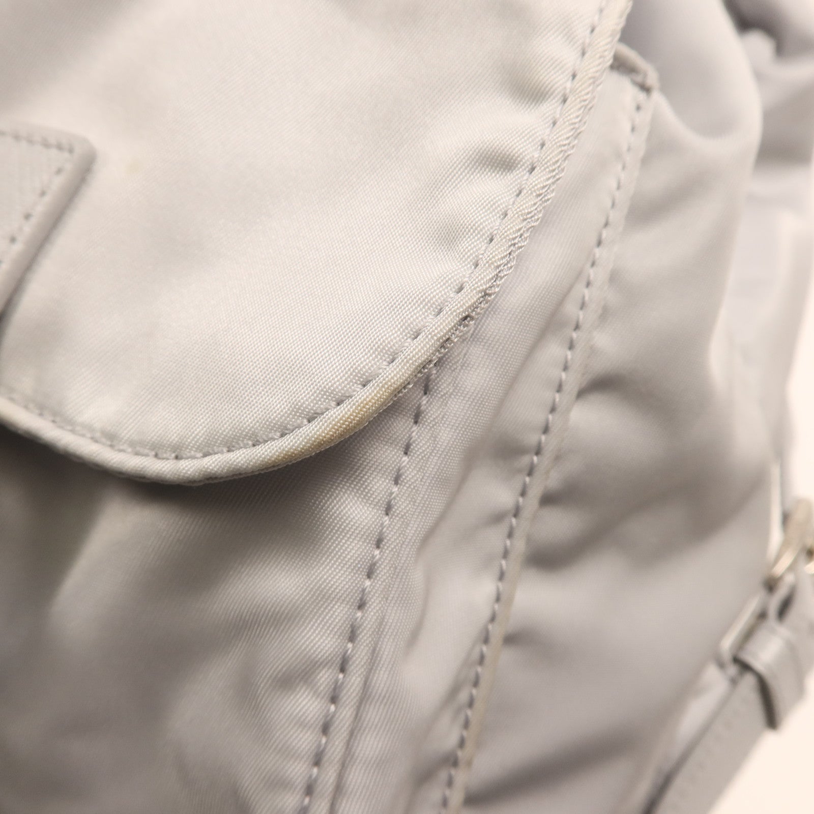 PRADA 尼龍Backpack銀扣背包