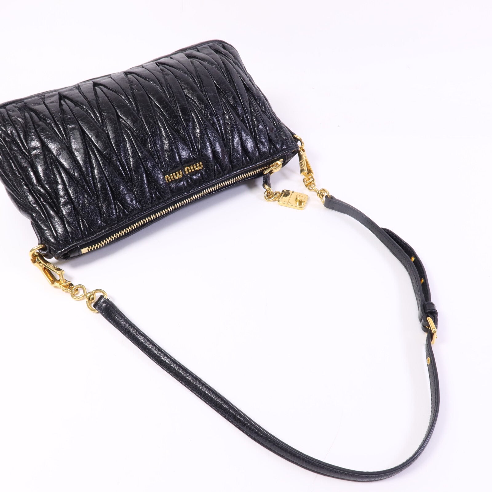 Miu Miu 羊皮皮革Shoulder Bag金扣肩背袋