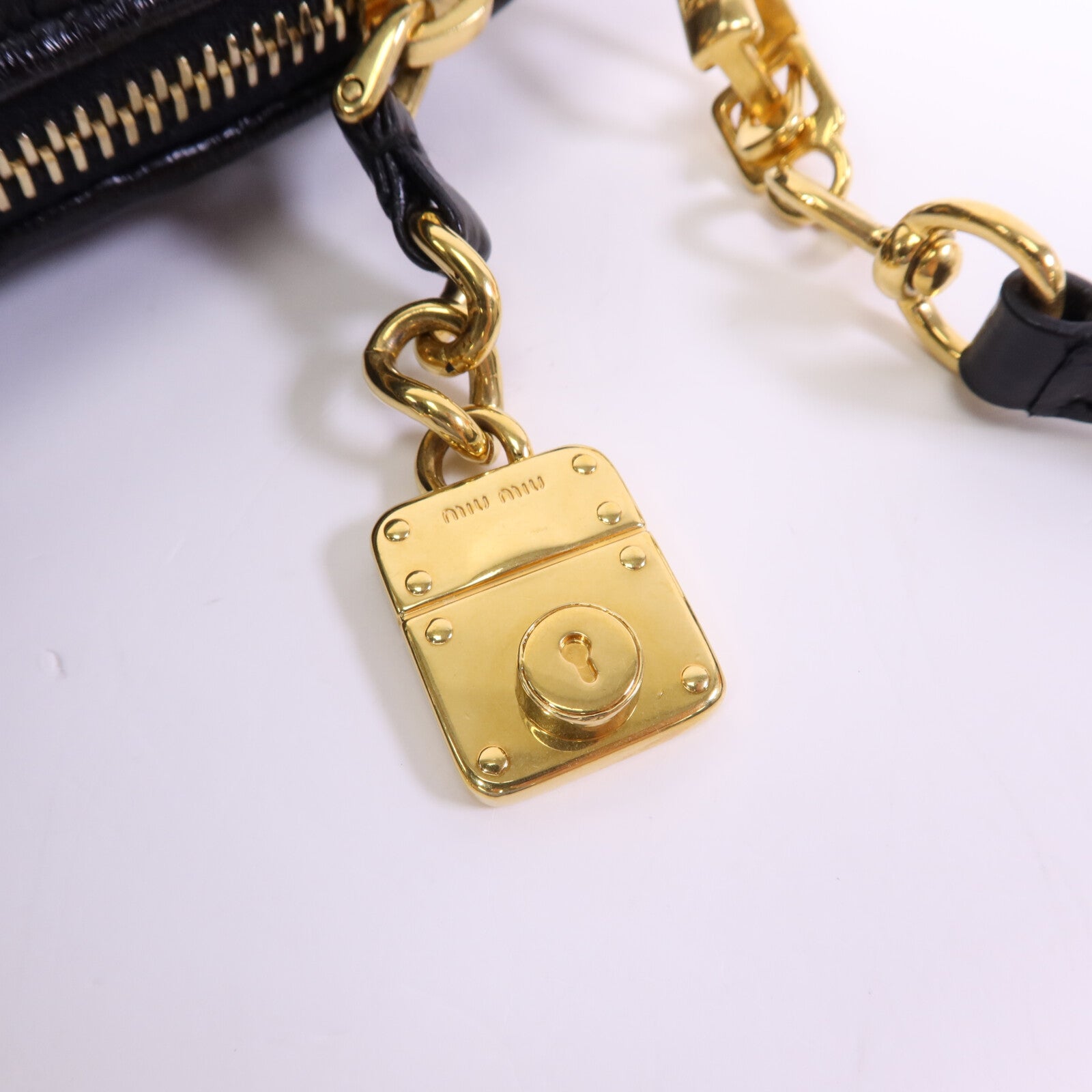 Miu Miu 羊皮皮革Shoulder Bag金扣肩背袋