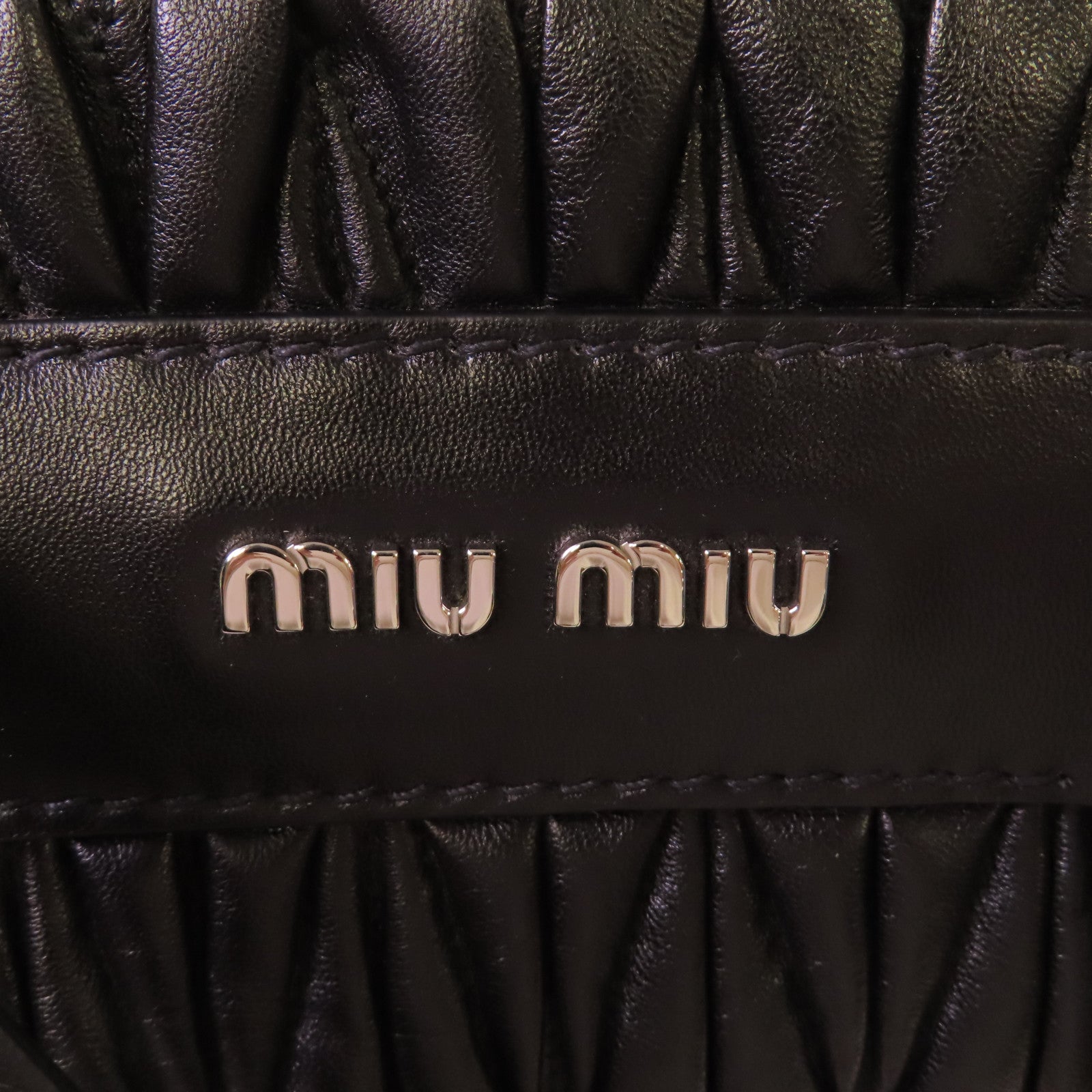 Miu Miu 牛皮皮革Matelasse Shoulder Bag金扣肩背袋黑色
