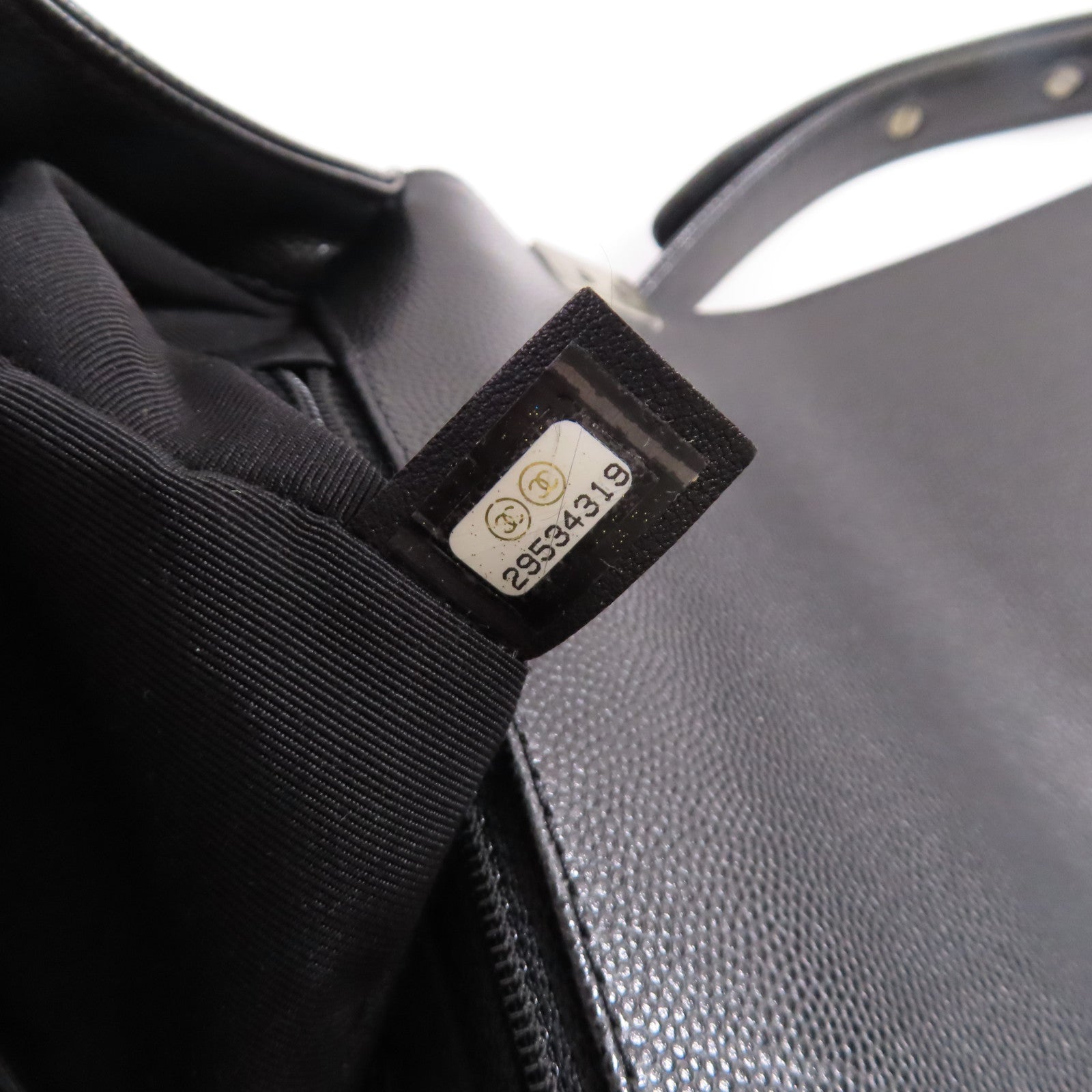 CHANEL 菱格Caviar皮革Boy Chanel Chain Shoulder Bag銀扣鏈帶肩背袋黑色