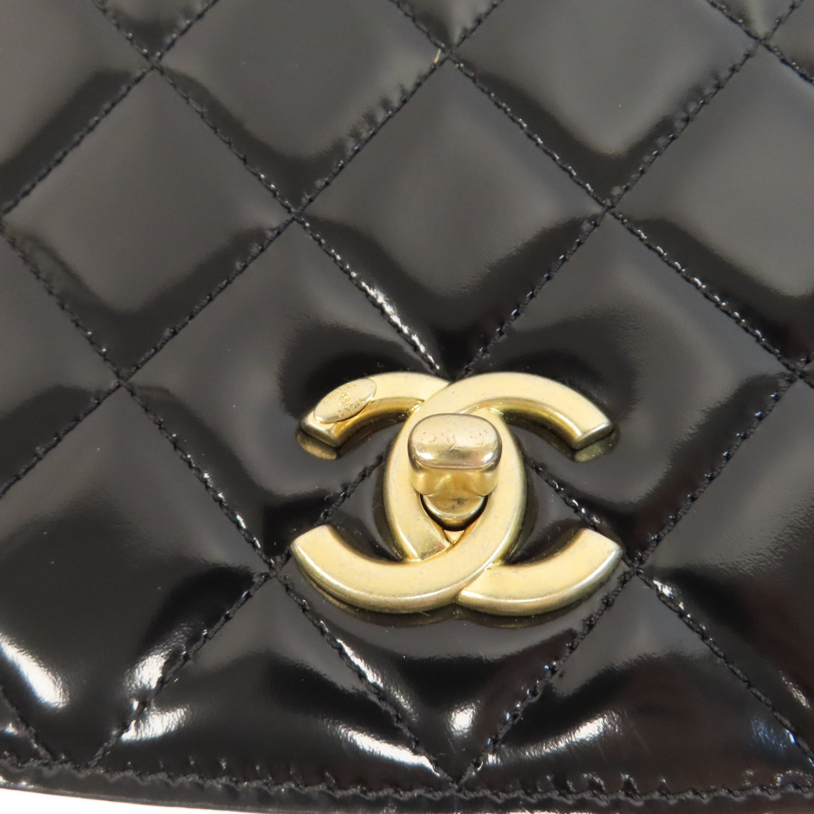 CHANEL 【激減優惠】菱格漆皮皮革Mini Messenger Bag金扣肩背袋黑色