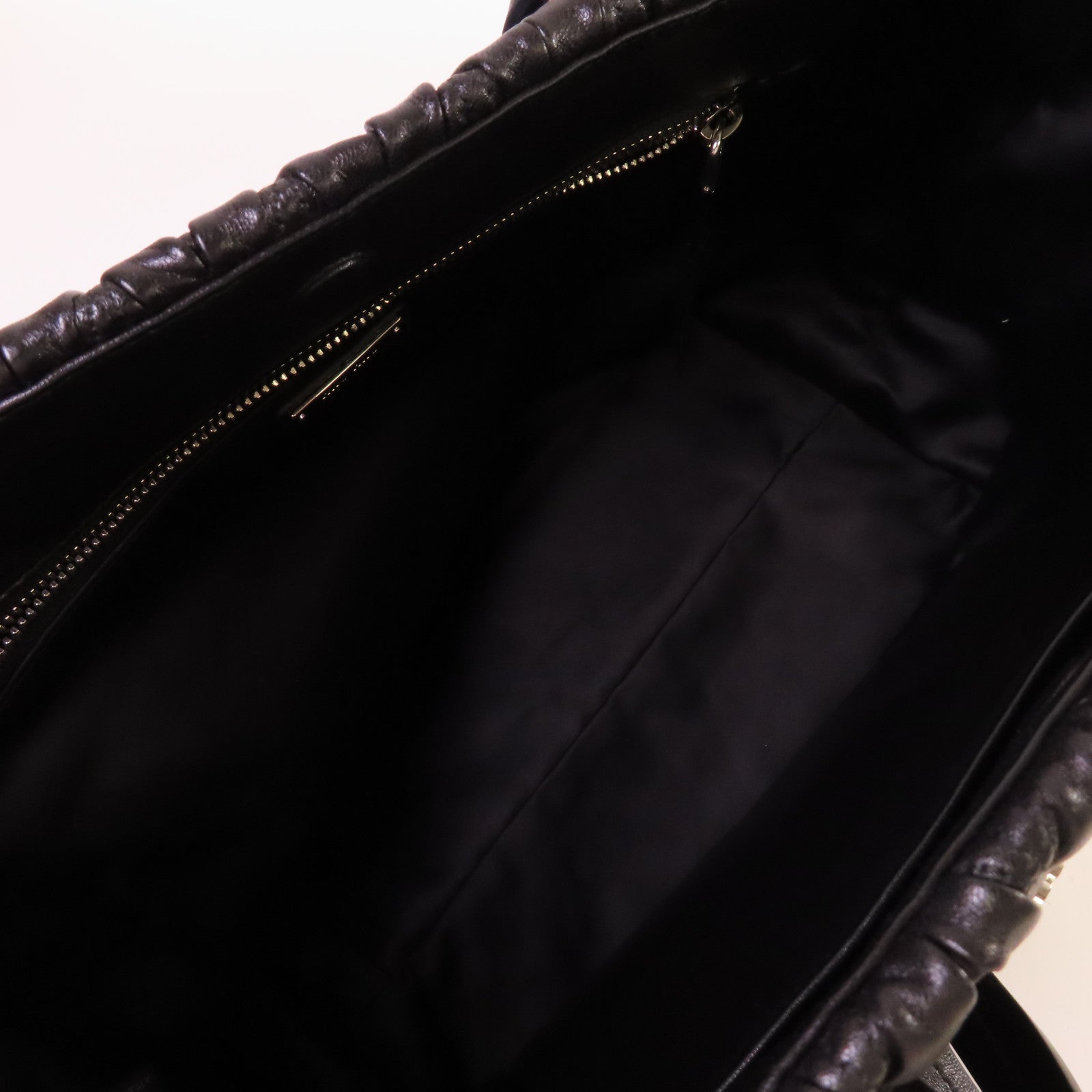Miu Miu 牛皮皮革Matelasse Shoulder Bag金扣肩背袋黑色
