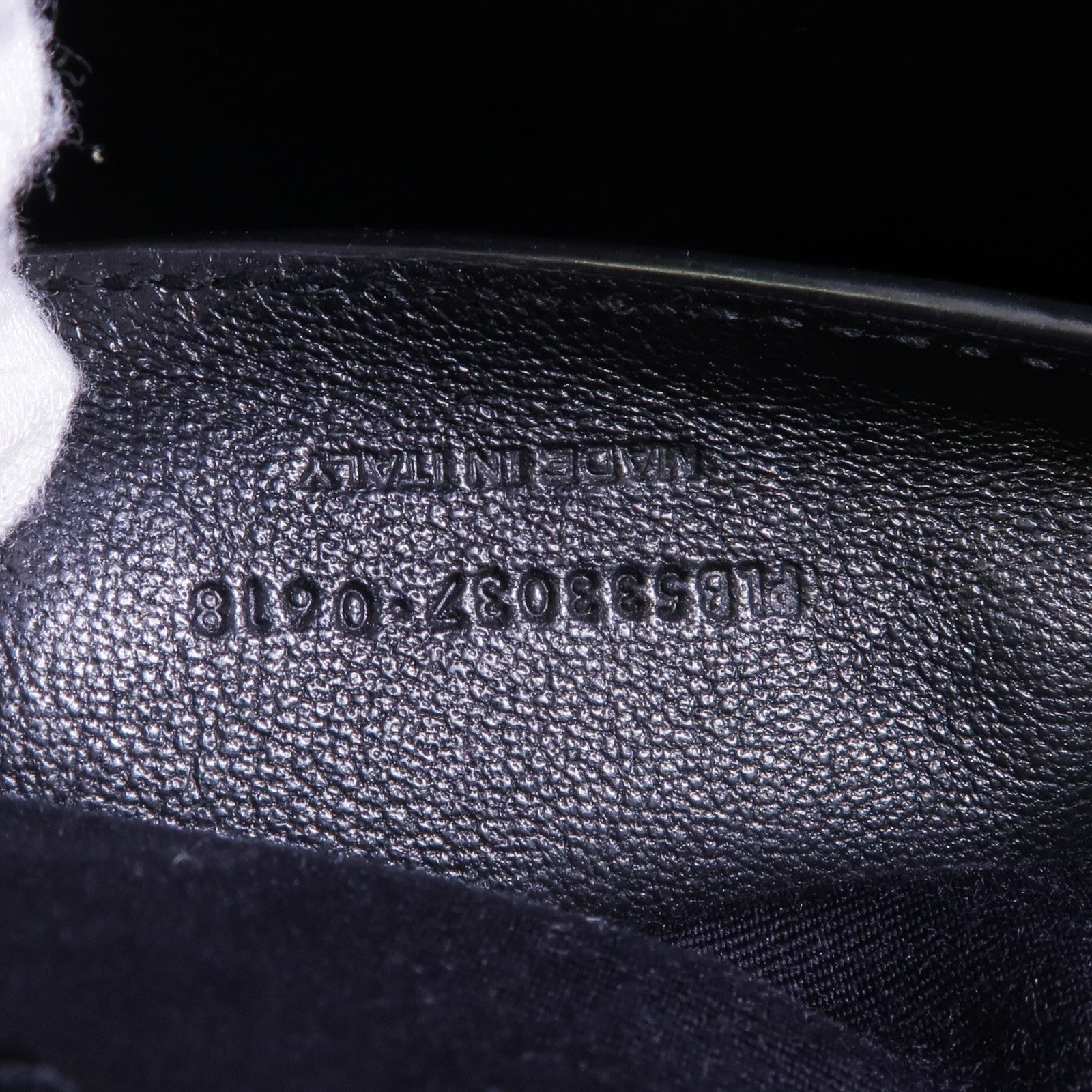 YVES SAINT LAURENT 牛皮皮革Niki Baby銀扣鏈帶肩背袋