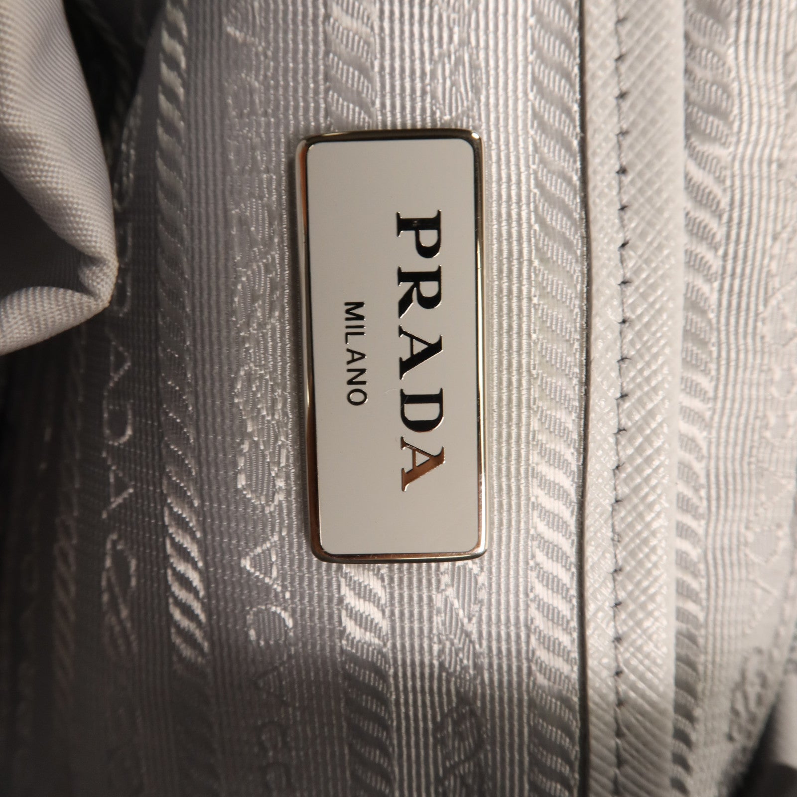 PRADA 尼龍Backpack銀扣背包