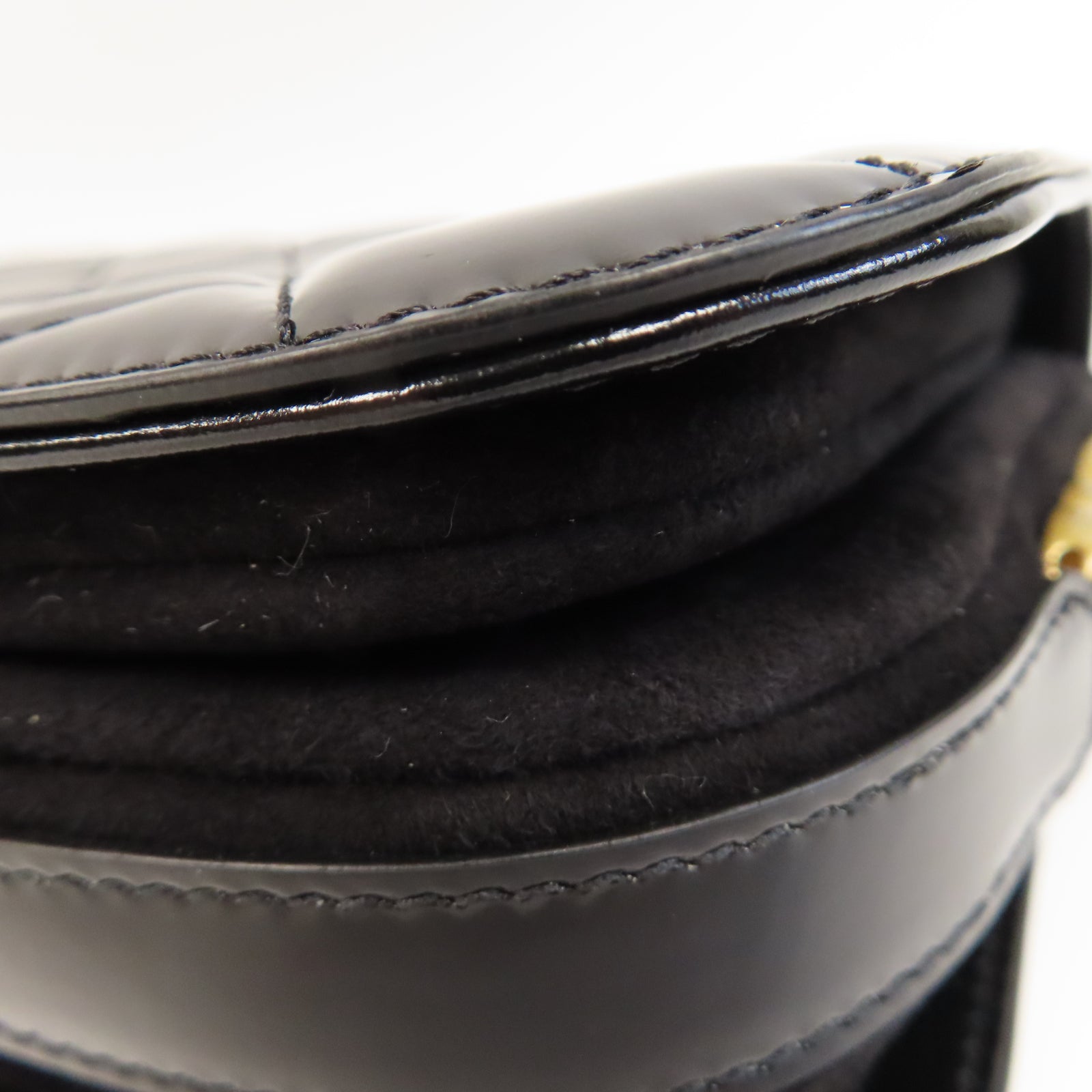 CHANEL 【激減優惠】菱格漆皮皮革Mini Messenger Bag金扣肩背袋黑色