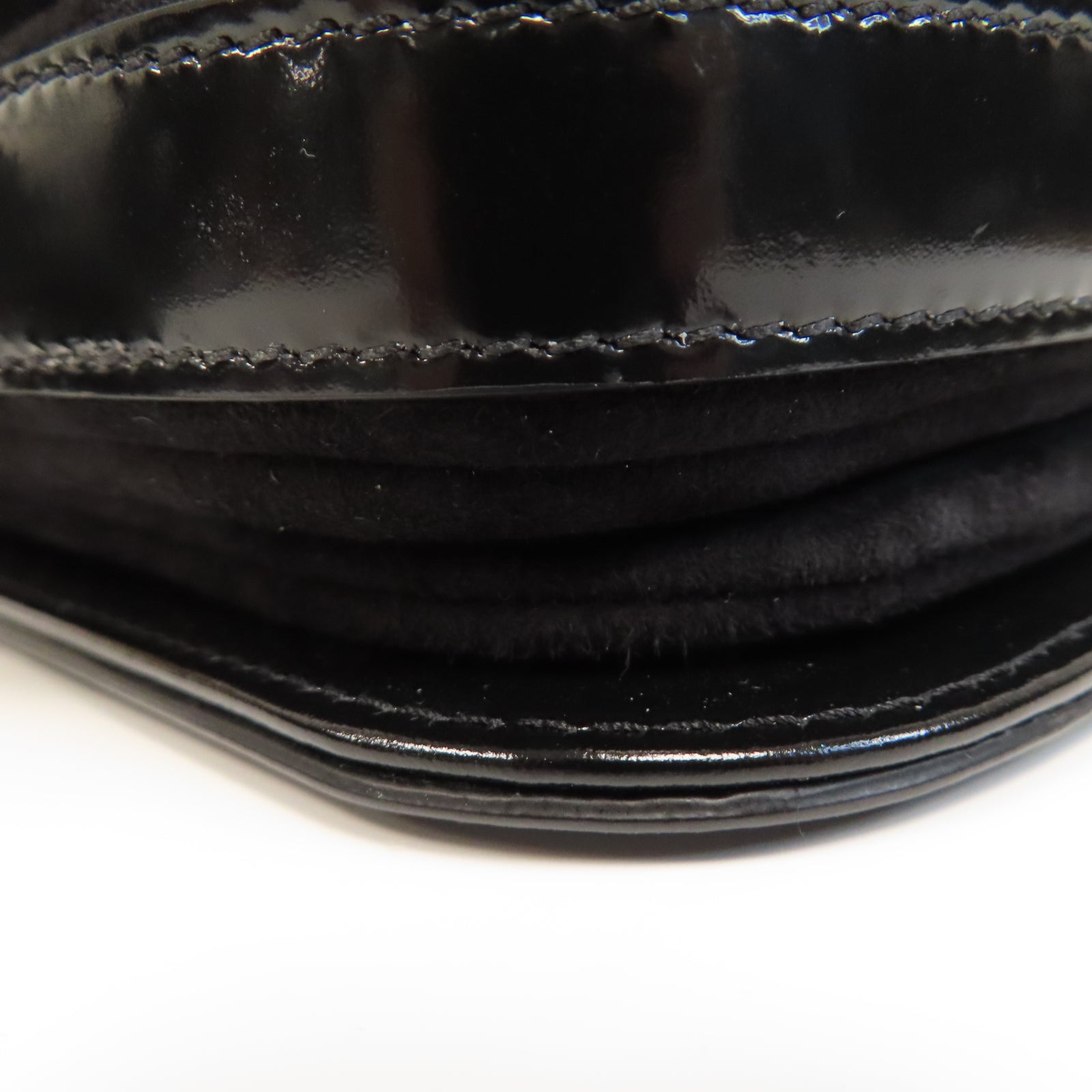 CHANEL 【激減優惠】菱格漆皮皮革Mini Messenger Bag金扣肩背袋黑色