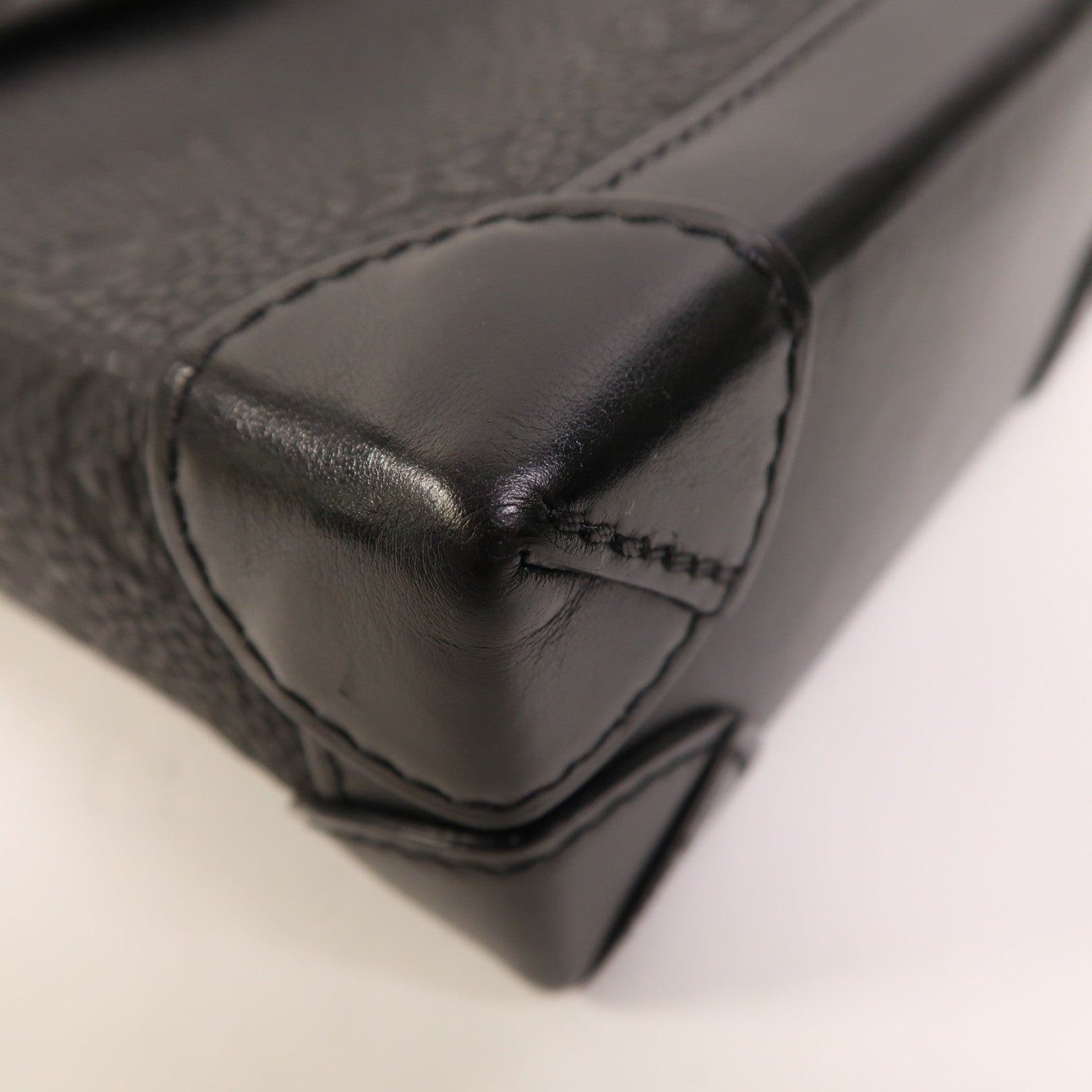 LOUIS VUITTON Monogram Taurillon Nano Steamer肩背袋