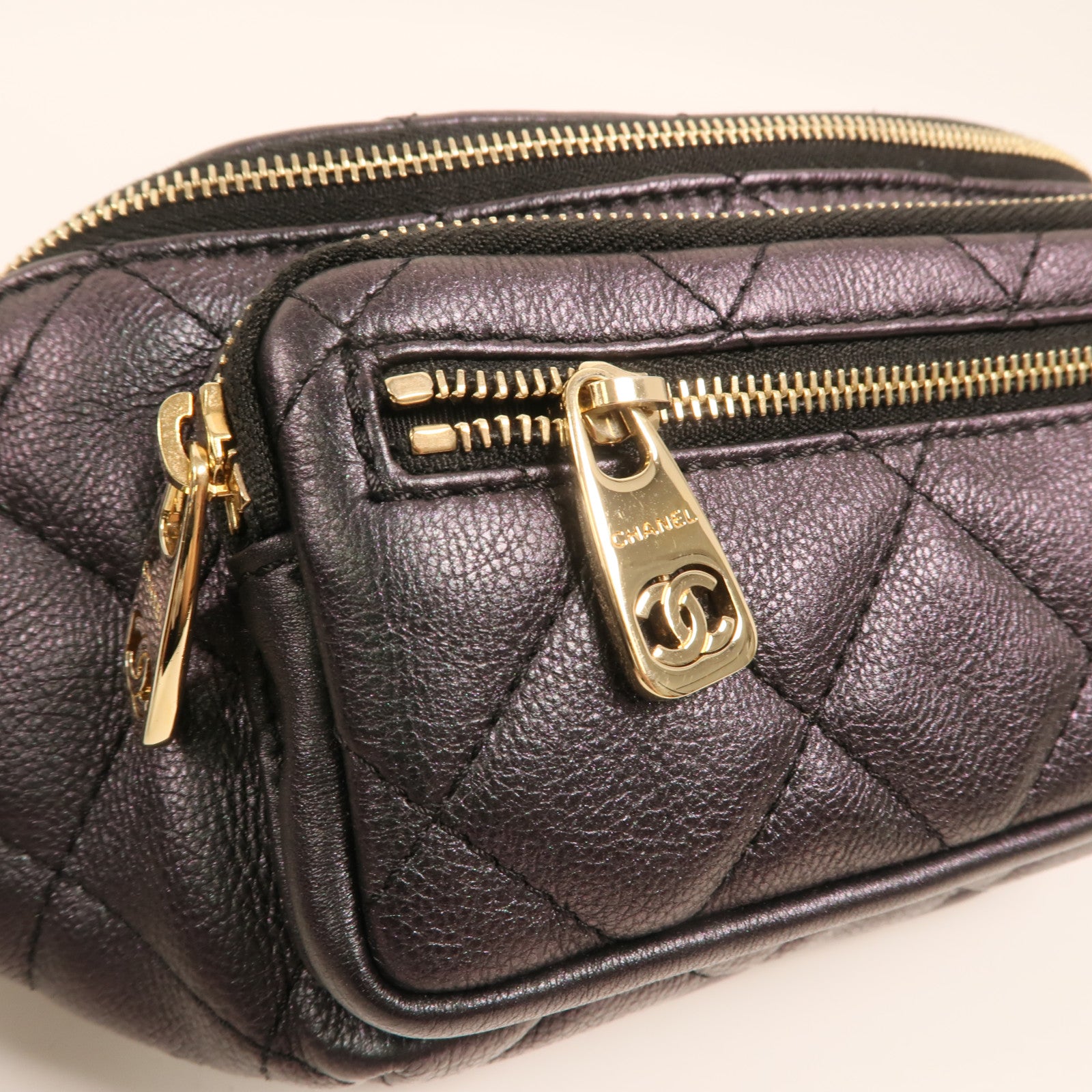 CHANEL 牛皮皮革Waist Bag金扣鏈帶腰包