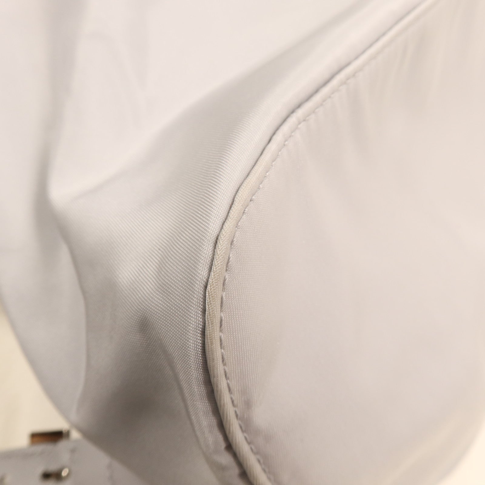 PRADA 尼龍Backpack銀扣背包