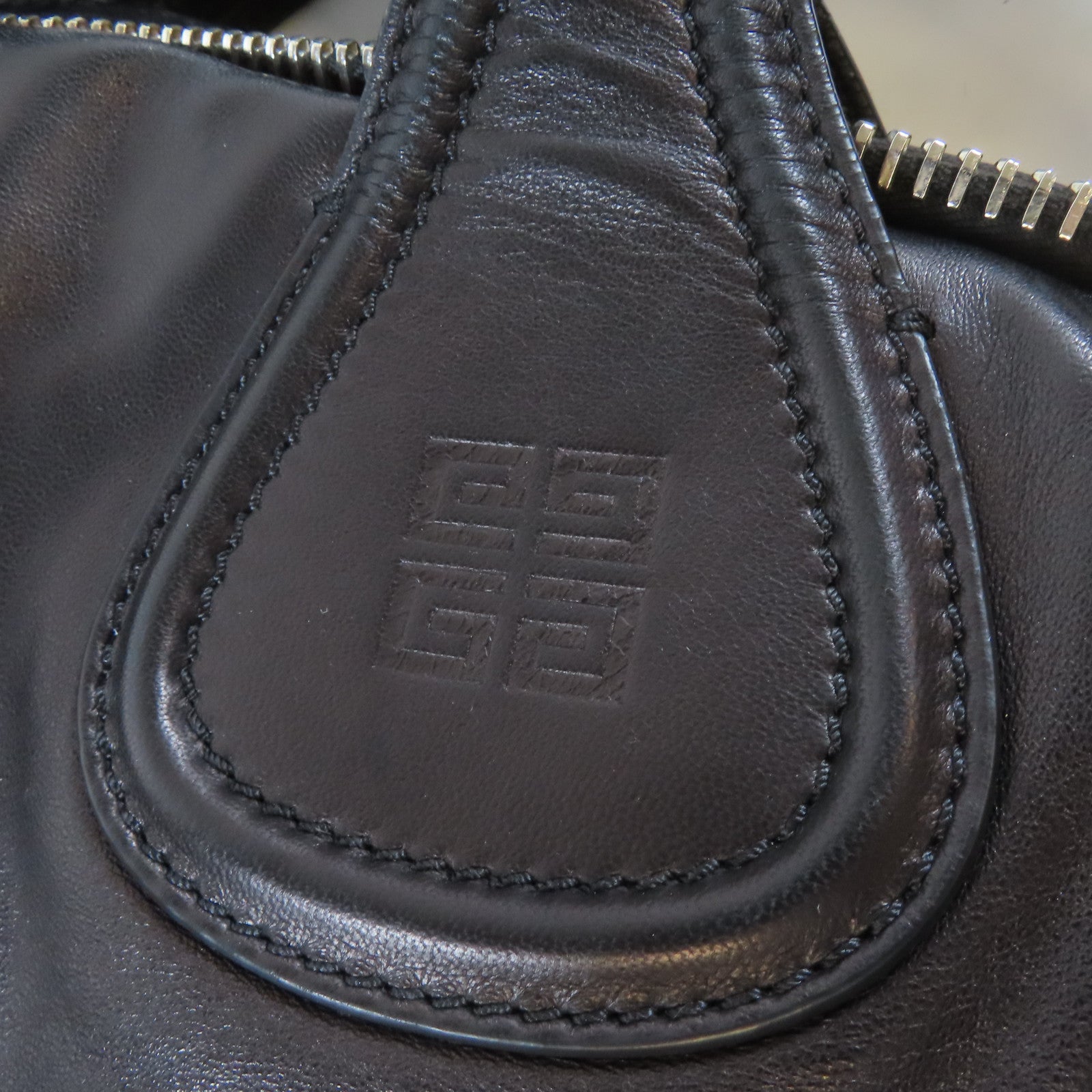 GIVENCHY 【激減優惠】牛皮皮革Calf Dust Bag銀扣手挽肩背兩用袋黑色