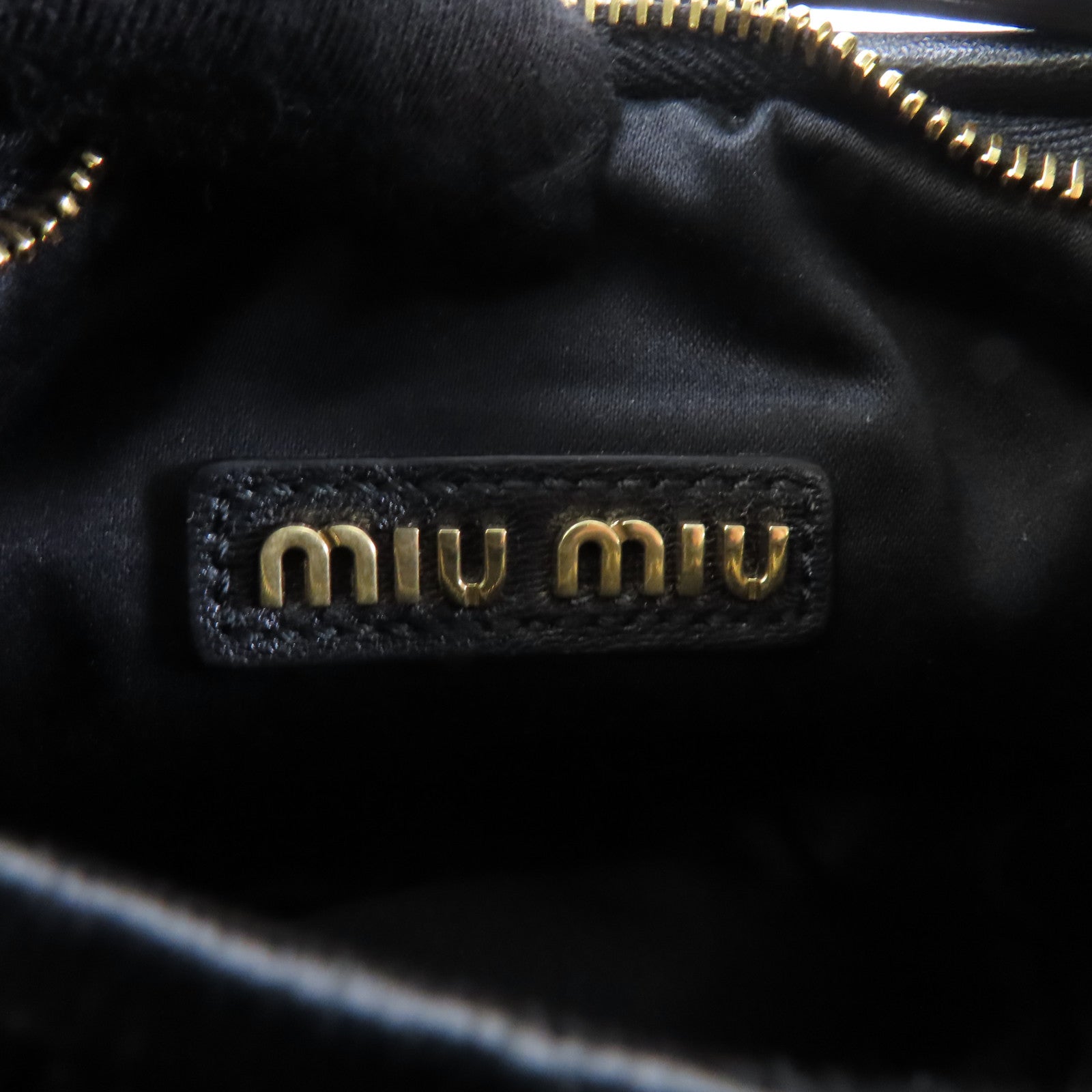 Miu Miu 羊皮皮革Wander Matelasse金扣手挽肩背兩用袋黑色