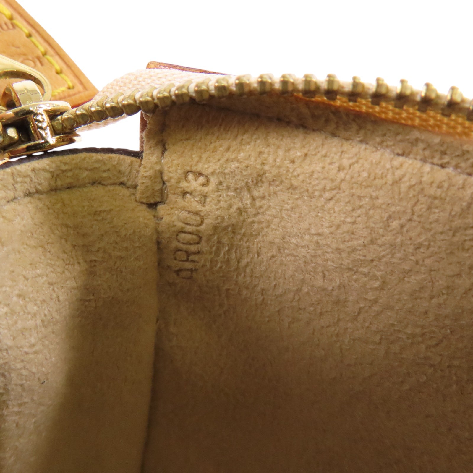 LOUIS VUITTON Monogram Cherry Blossom Pochette金扣肩背袋