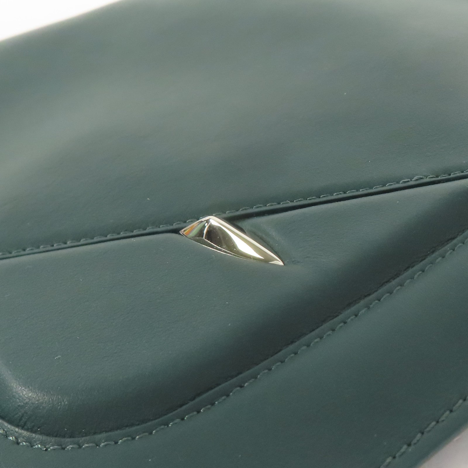 FENDI 牛皮皮革Pouch銀扣手拿包