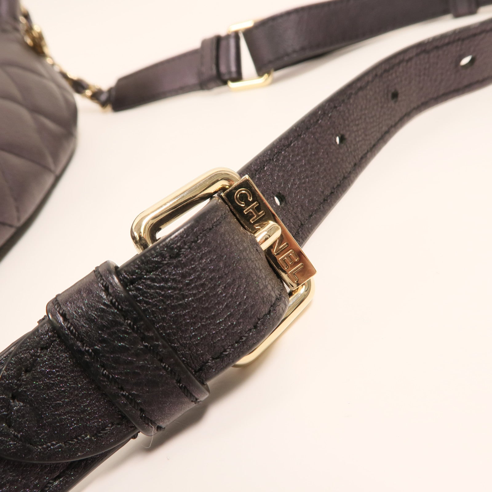 CHANEL 牛皮皮革Waist Bag金扣鏈帶腰包