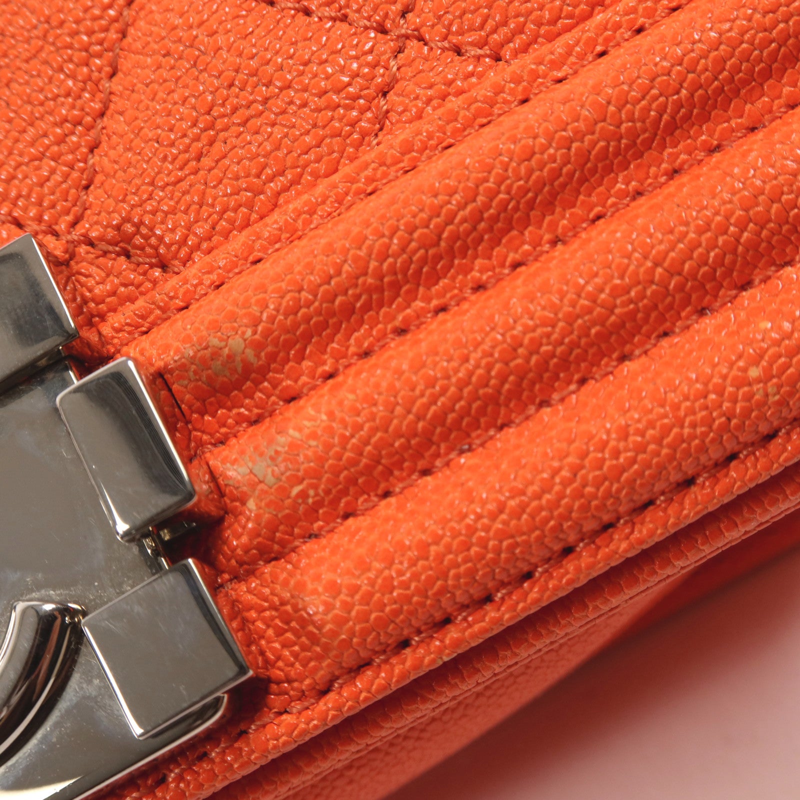 CHANEL 牛皮皮革Boy 20銀扣肩背袋