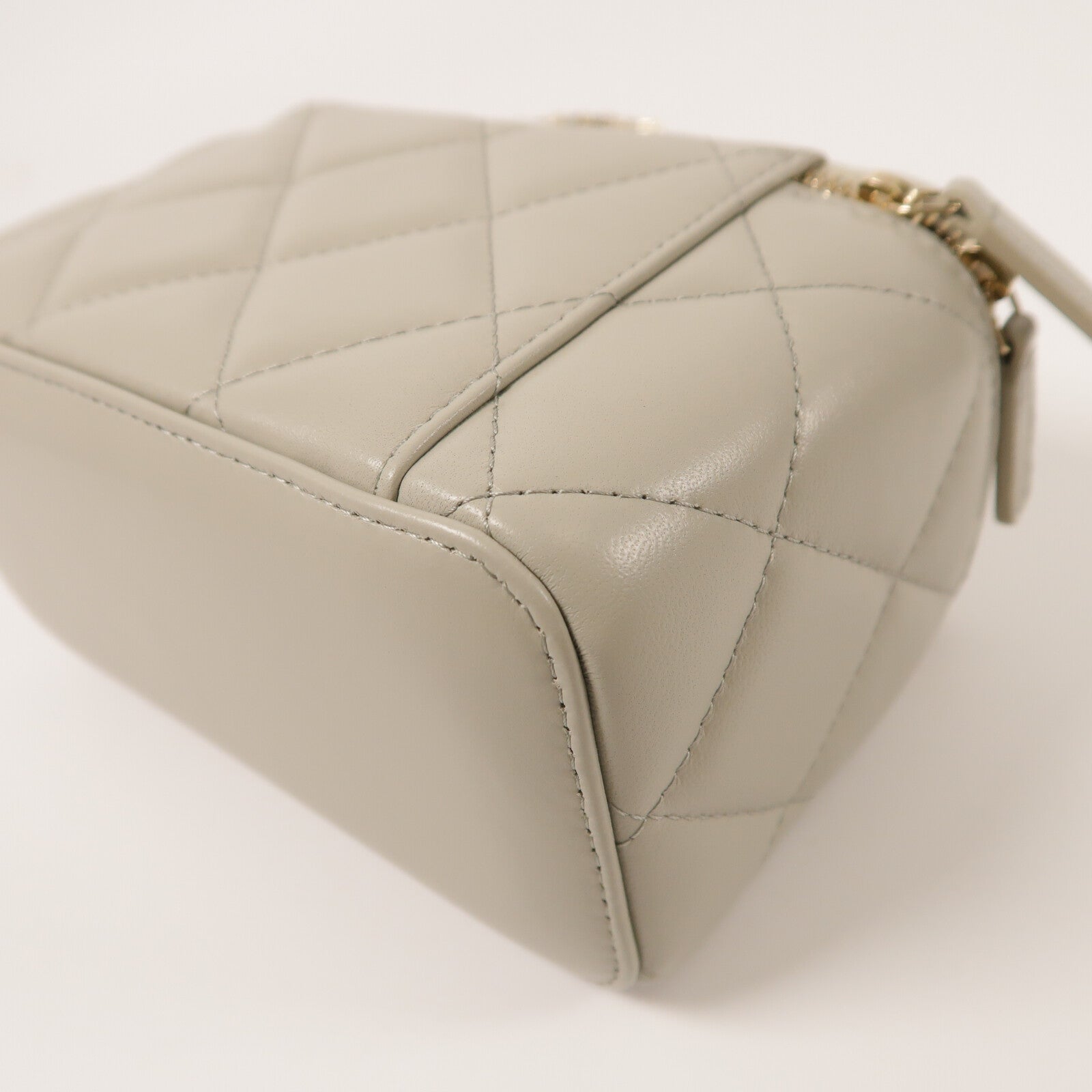 CHANEL 羊皮皮革Vanity Case鏈帶肩背袋