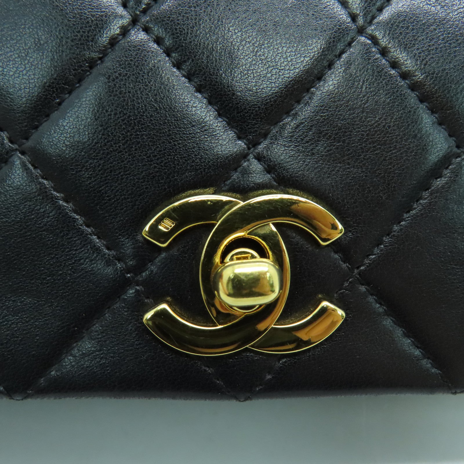 CHANEL 【激減優惠】菱格羊皮皮革Chain Shoulder金扣肩背袋黑色