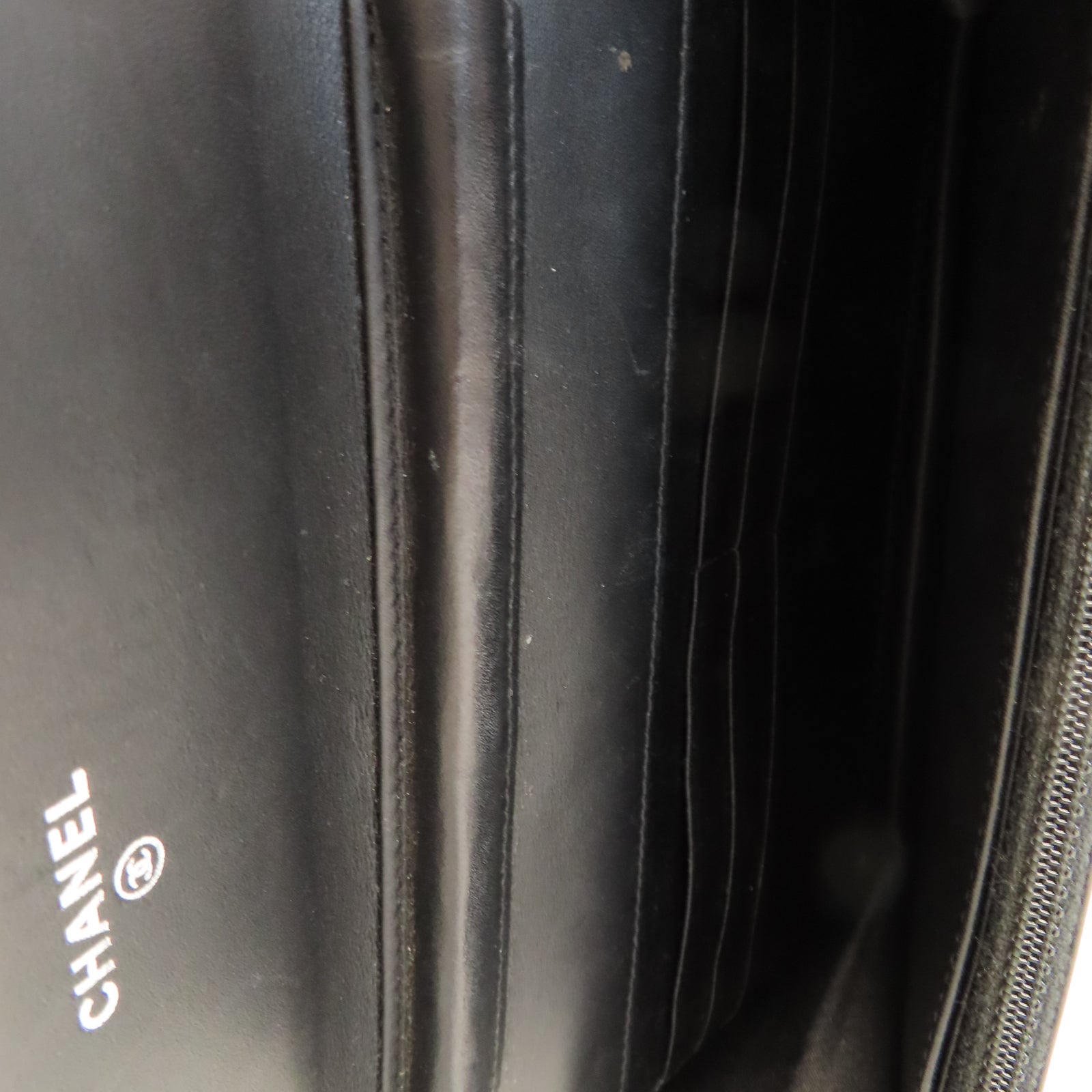 CHANEL 漆皮皮革Camellia Wallet On Chain銀扣鏈帶肩背袋黑色