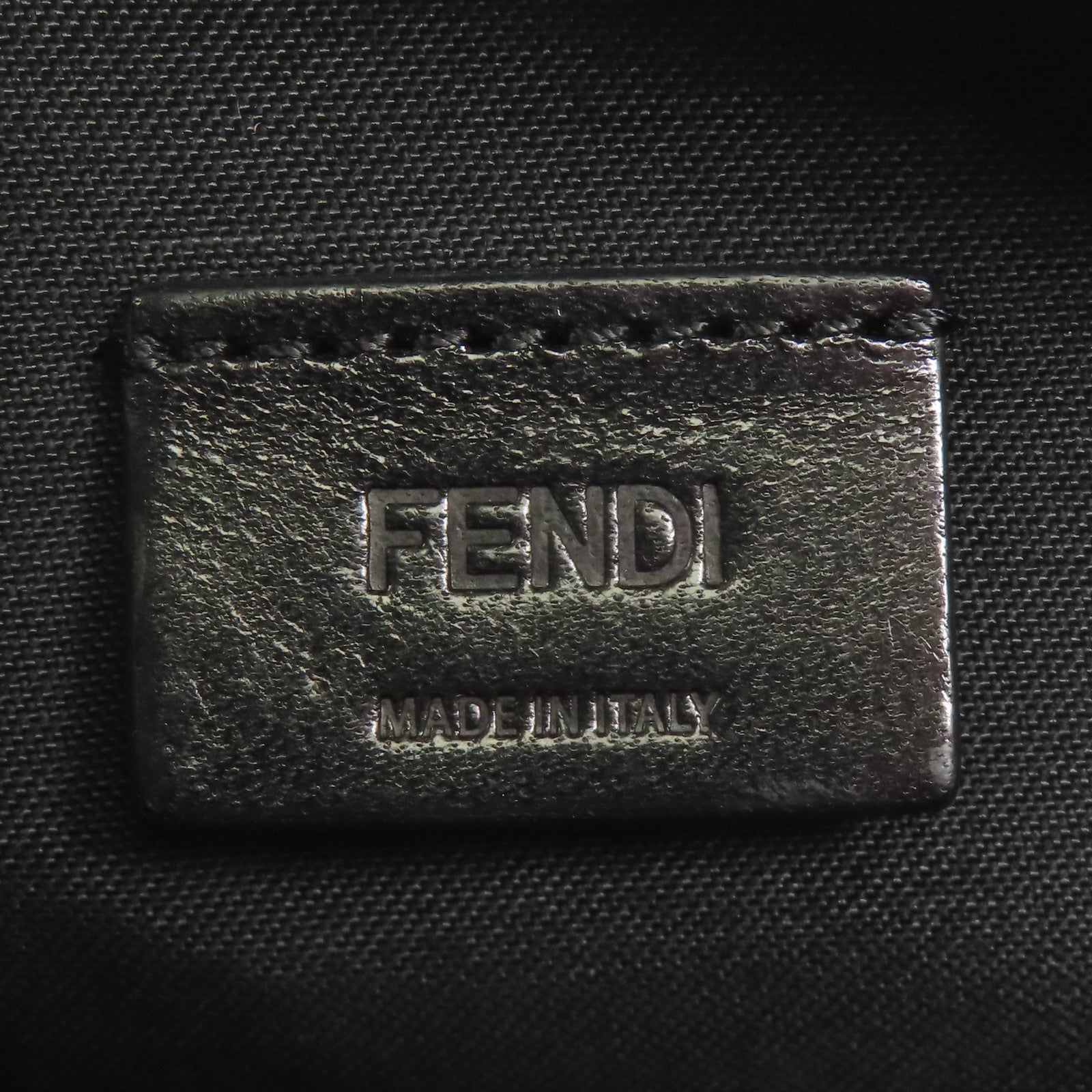FENDI 牛皮皮革Pouch銀扣手拿包