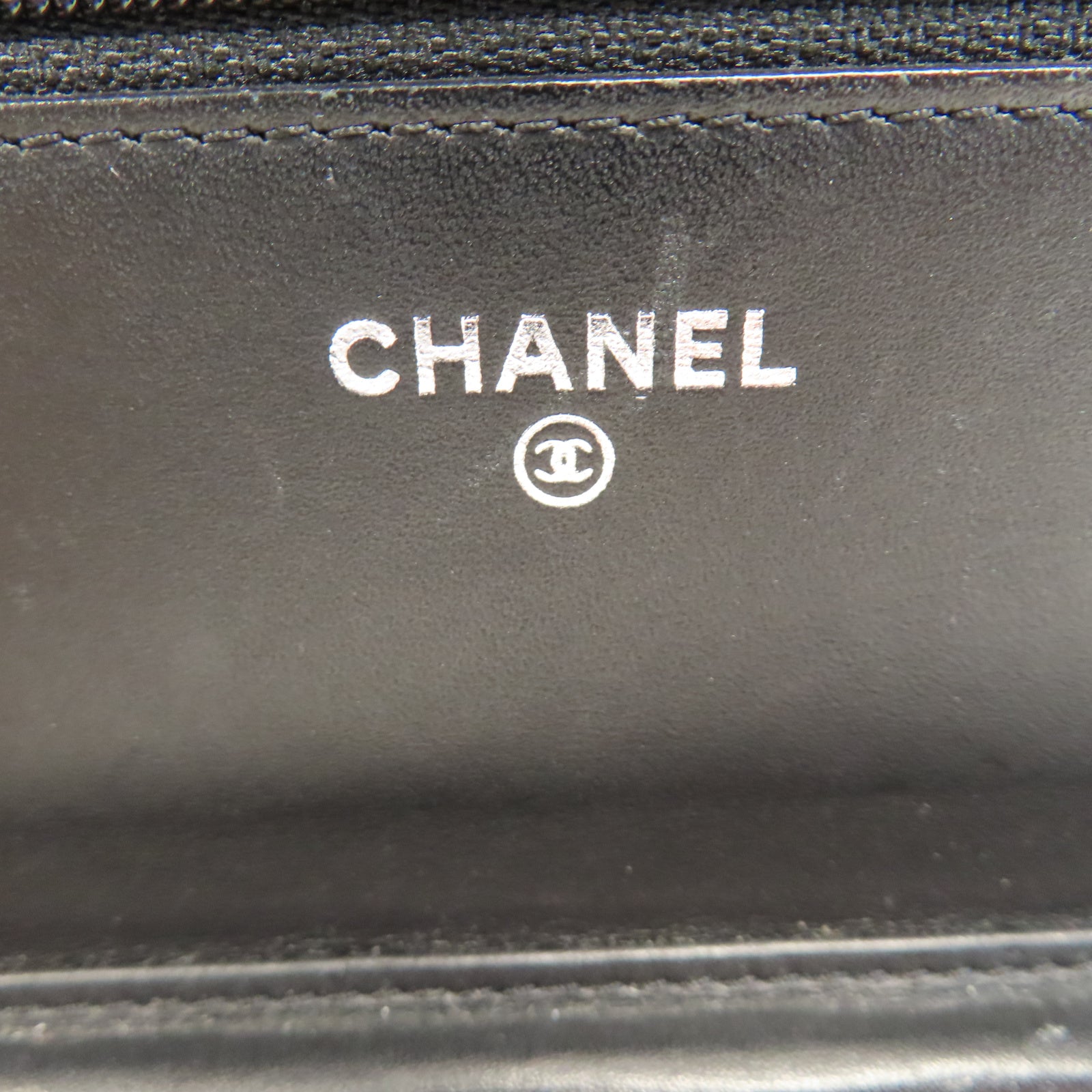CHANEL 漆皮皮革Camellia Wallet On Chain銀扣鏈帶肩背袋黑色