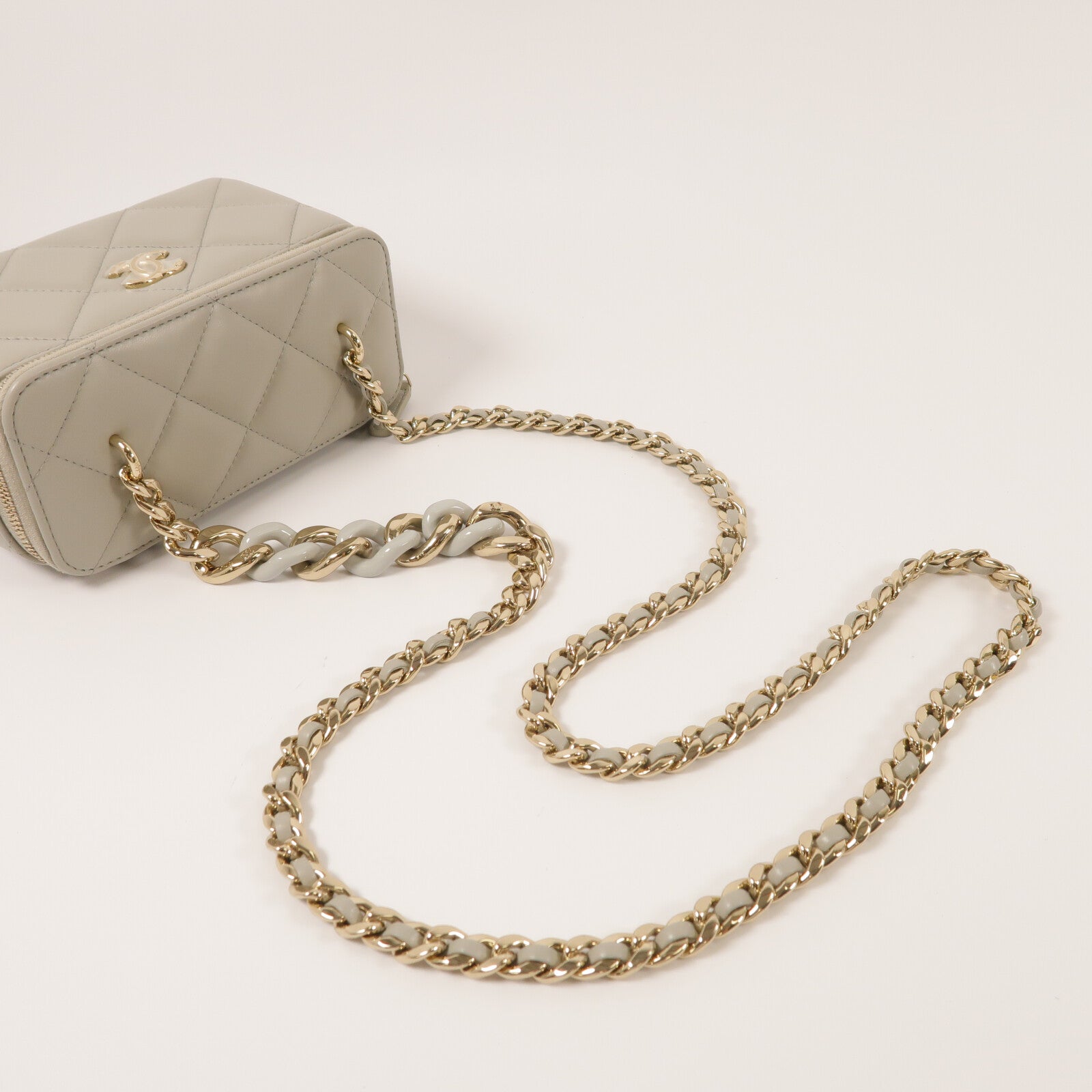 CHANEL 羊皮皮革Vanity Case鏈帶肩背袋